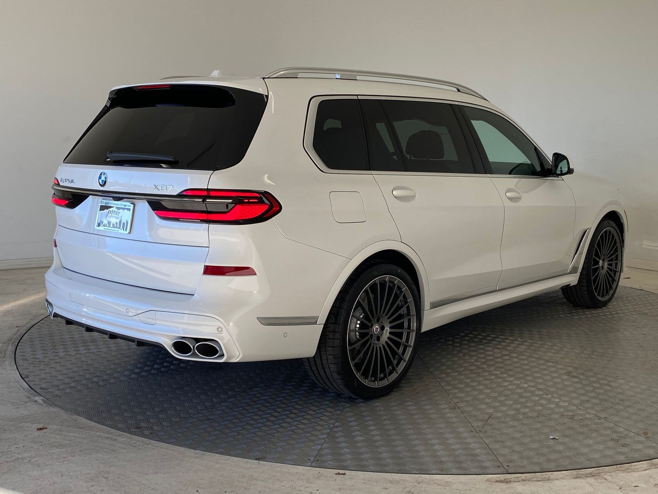 2026 BMW X7 ALPINA XB7 - Photo 9