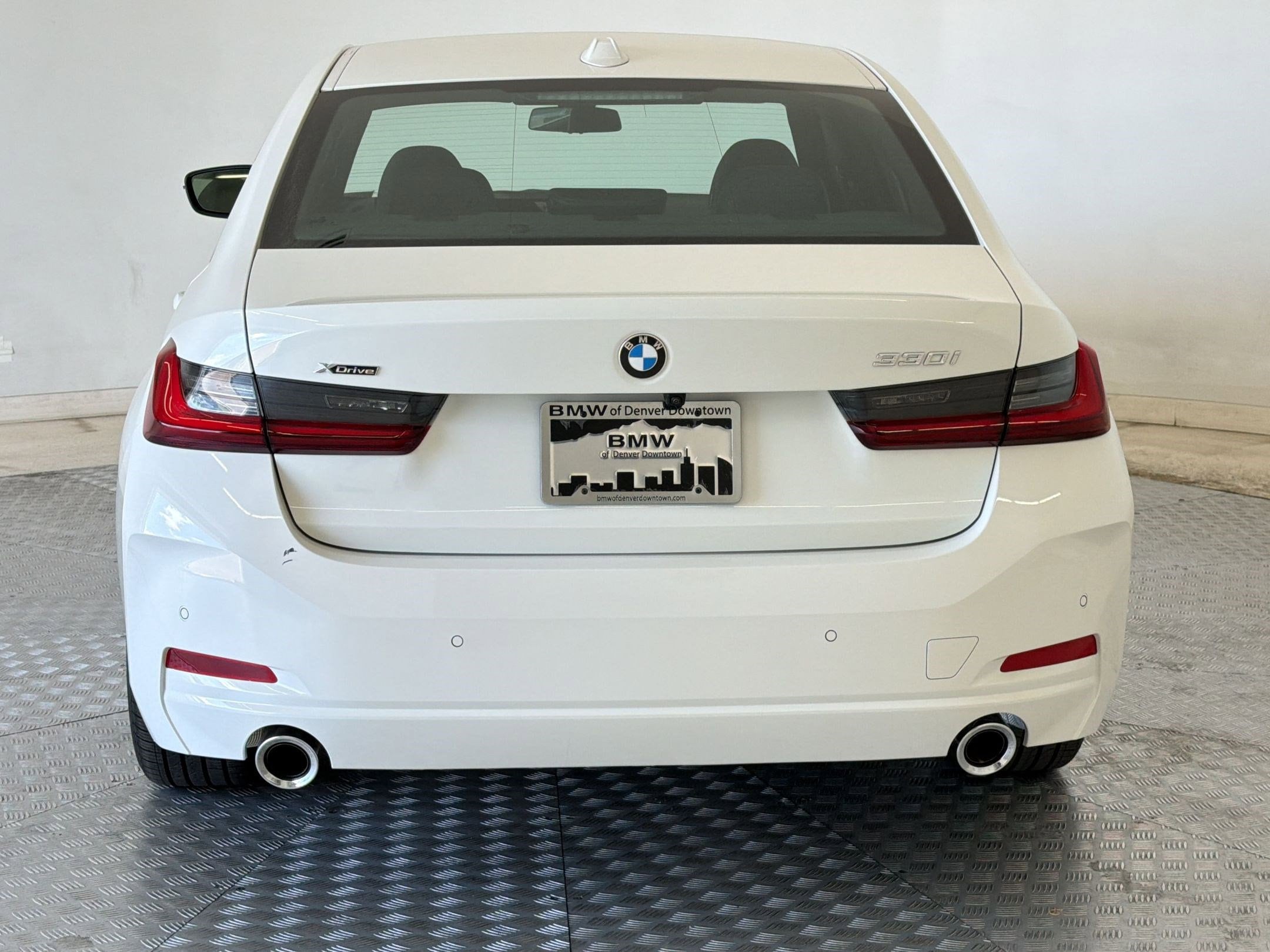 2025 BMW 3 Series 330i - Photo 10