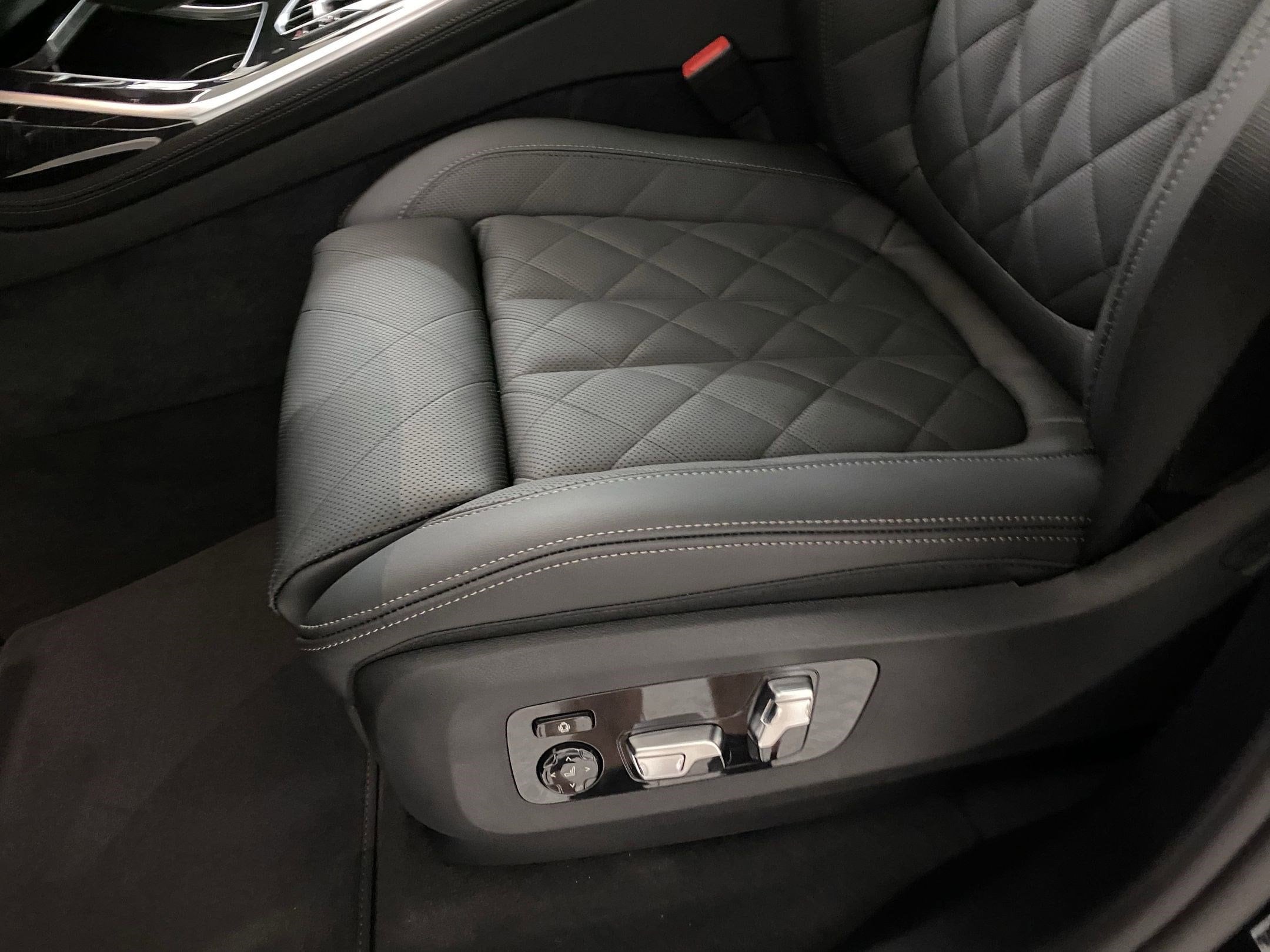 2026 BMW X7 40i - Photo 12