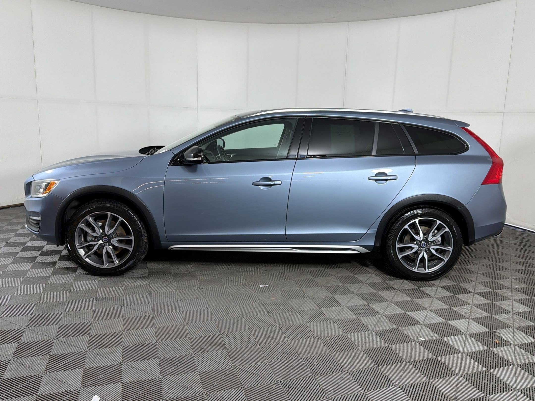 V60 Cross Country T5 AWD Wagon