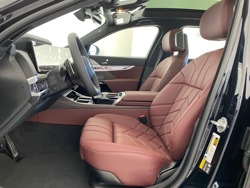 New 2026 BMW 750e xDrive Sedan