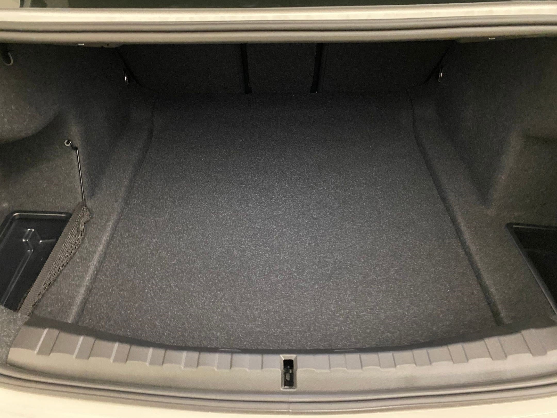 2025 BMW 3 Series 330i - Photo 31