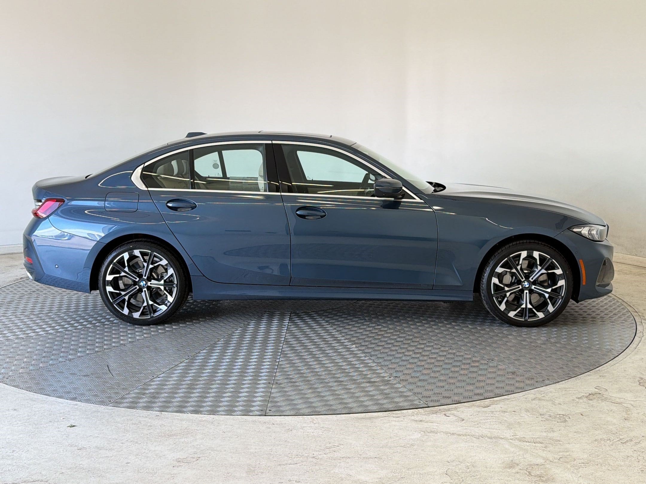 330i XDrive Sedan