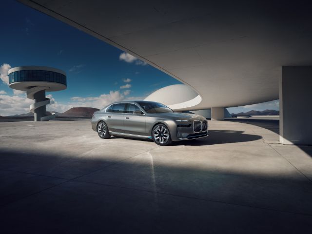 BMW i7