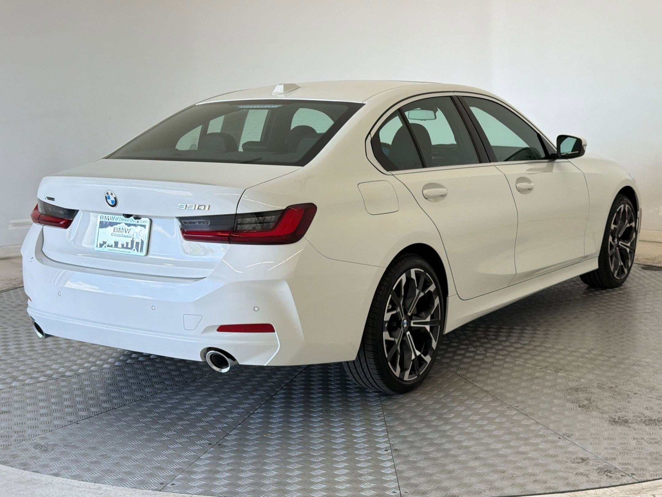 2025 BMW 3 Series 330i - Photo 9