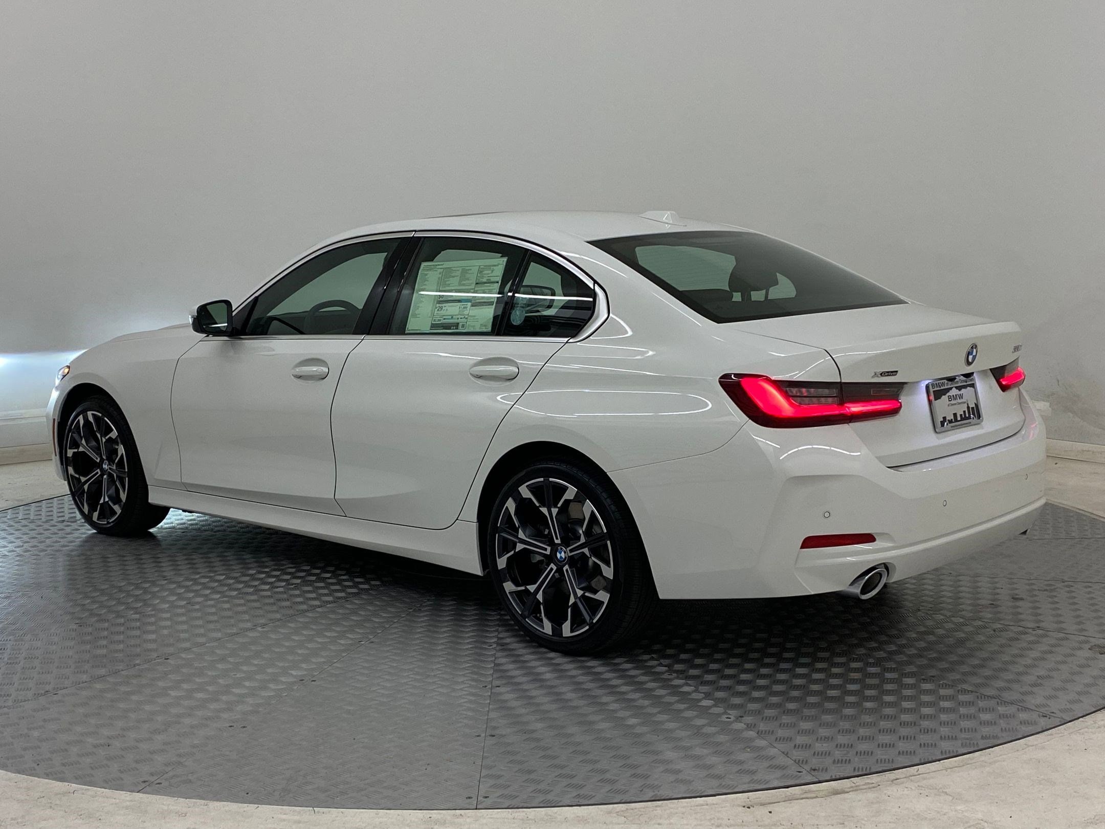 2025 BMW 3 Series 330i - Photo 3
