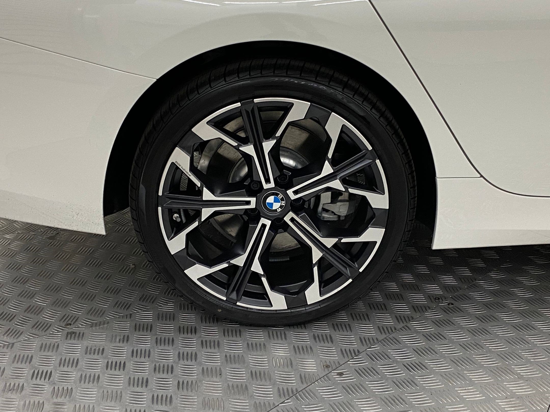 2025 BMW 3 Series 330i - Photo 10