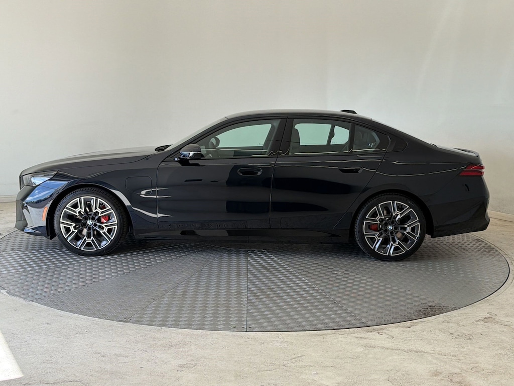 New 2027 BMW 550e xDrive Sedan