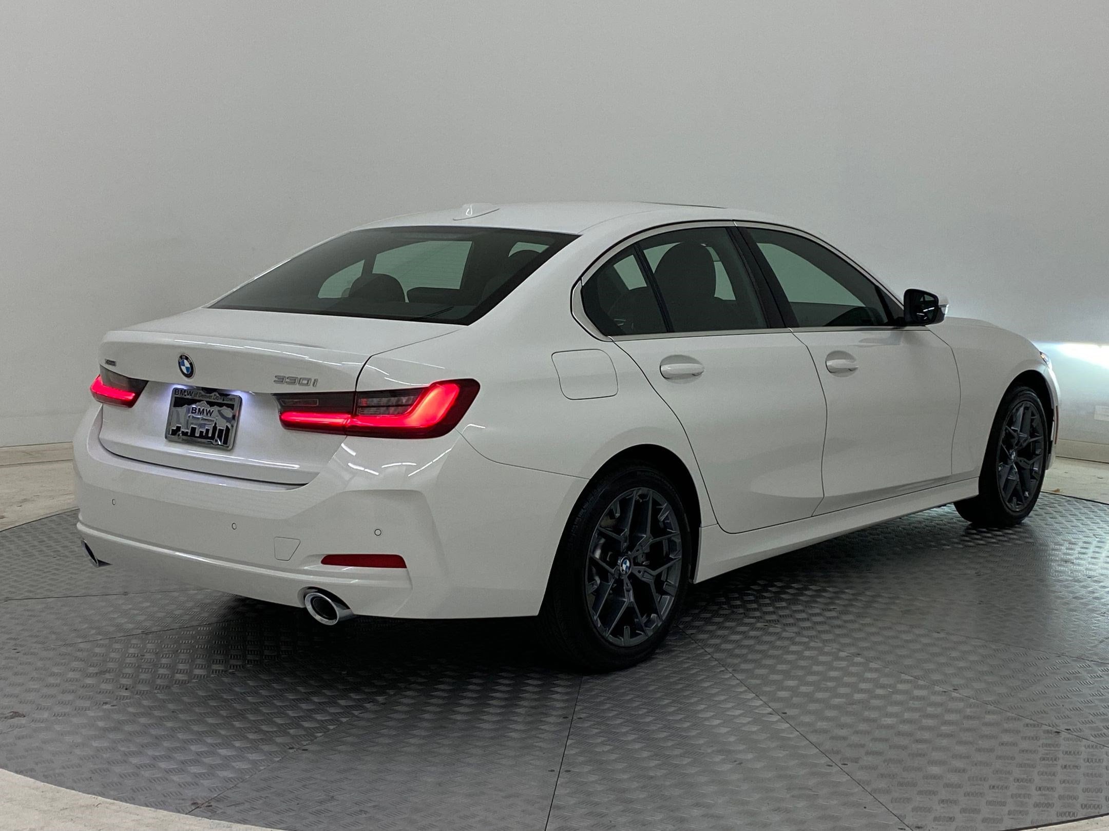 2025 BMW 3 Series 330i - Photo 8