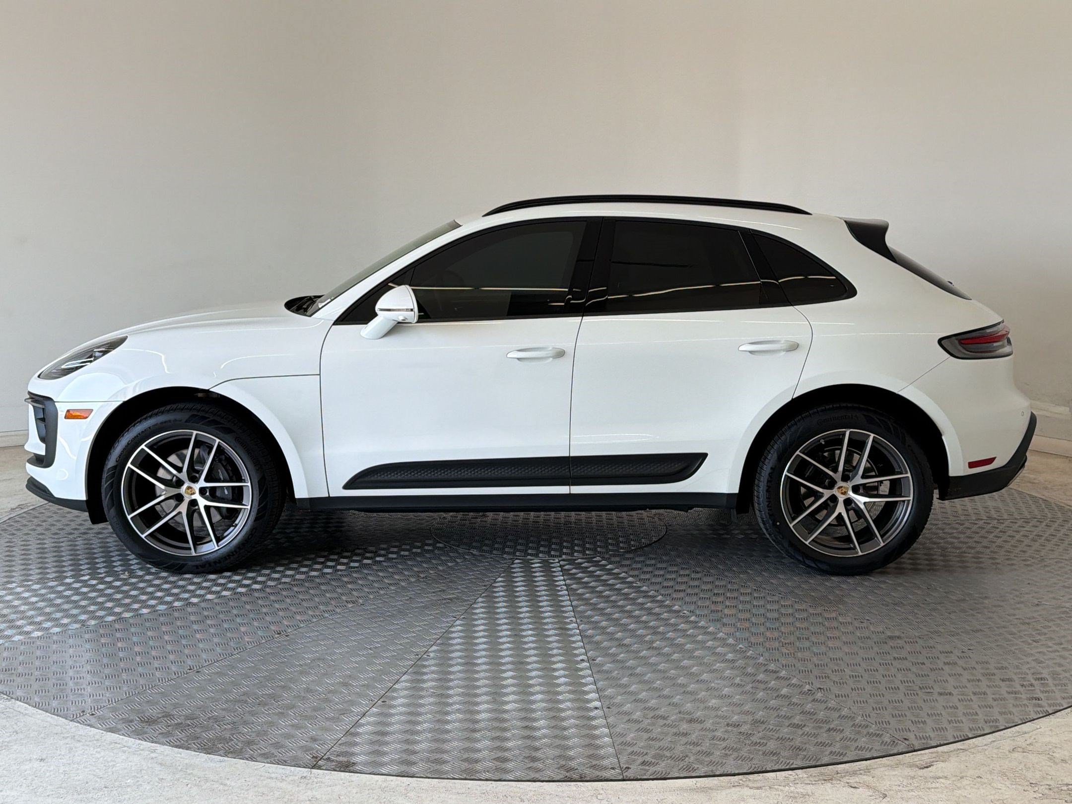 Macan AWD SUV