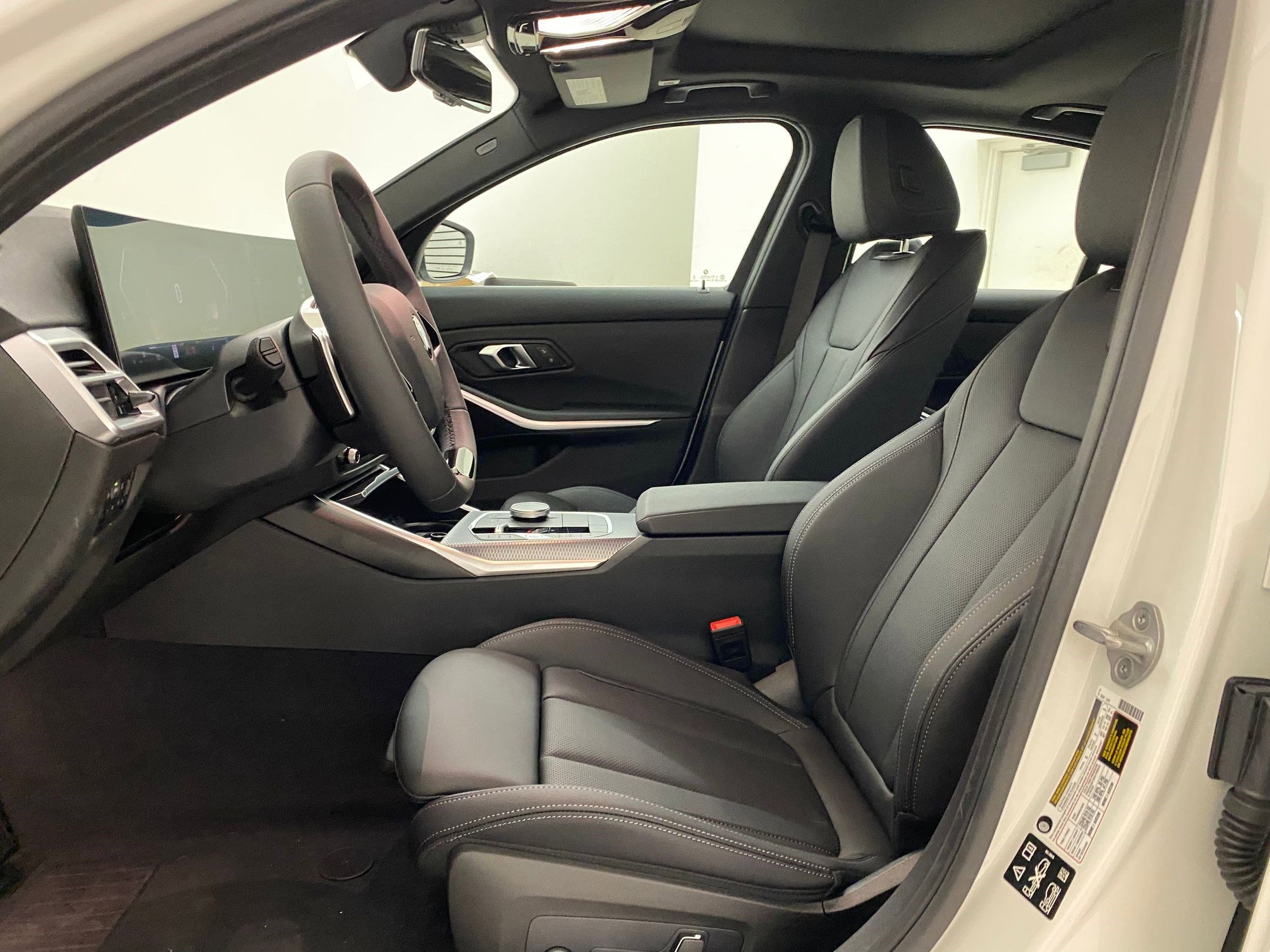 2025 BMW 3 Series 330i - Photo 4