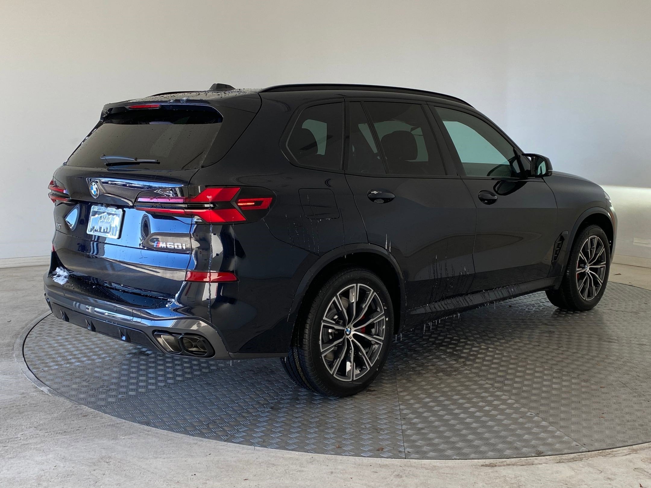 2026 BMW X5 M60i - Photo 8