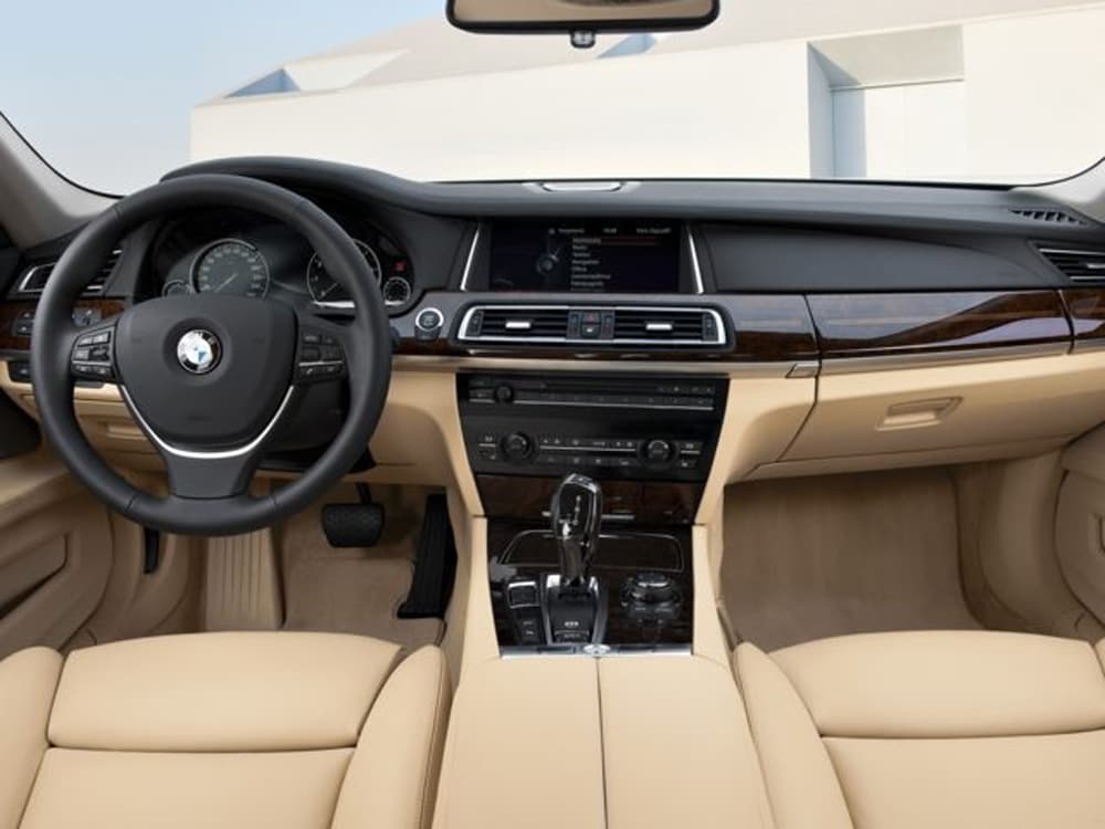 740i Interior.jpg
