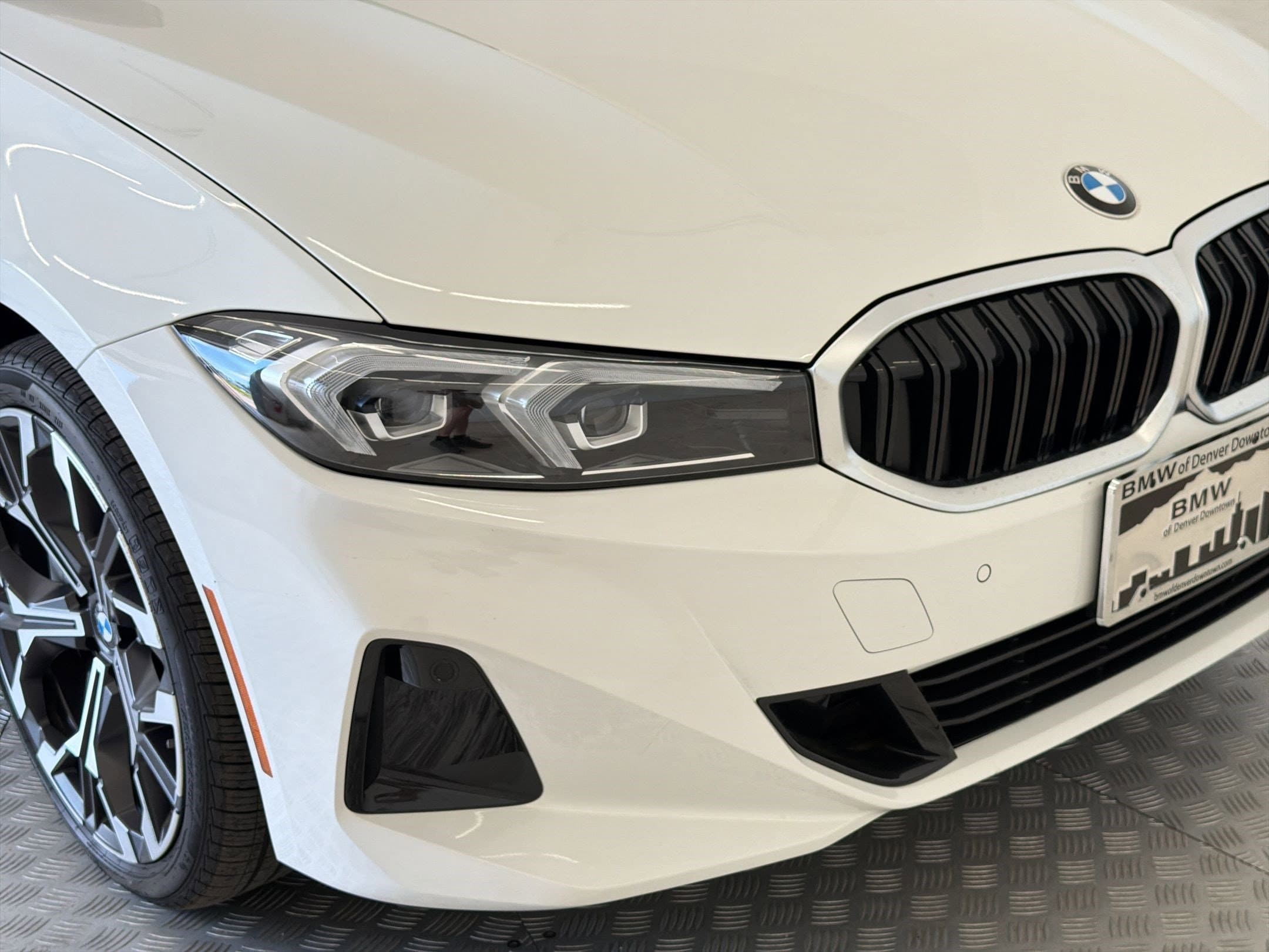 2025 BMW 3 Series 330i - Photo 11