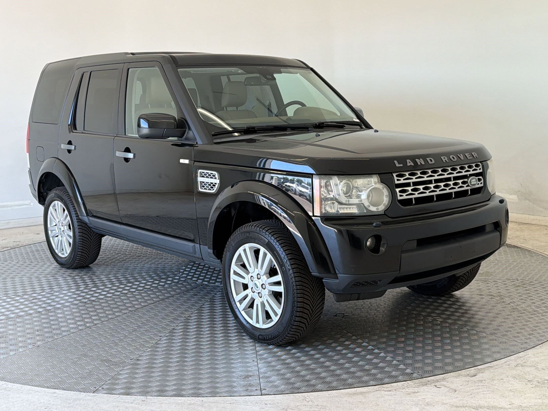 LR4 HSE SUV