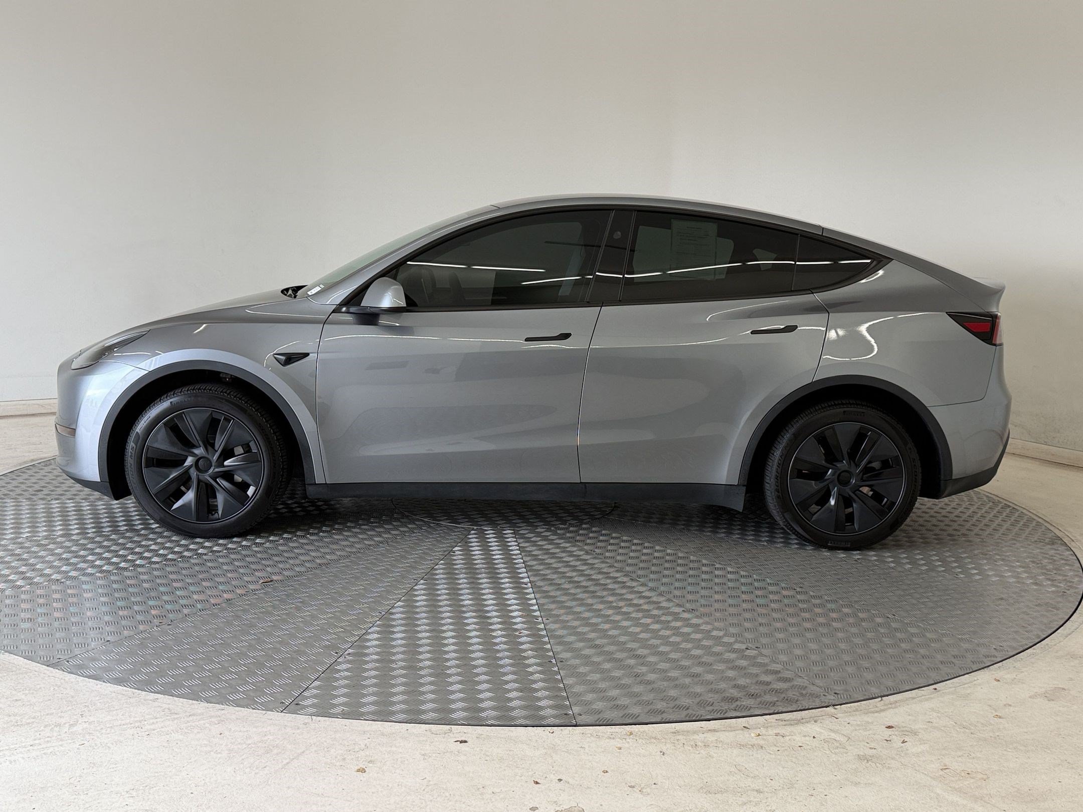 Used 2024 Tesla Model Y Long Range with VIN 7SAYGDEE3RA293305 for sale in Denver, CO