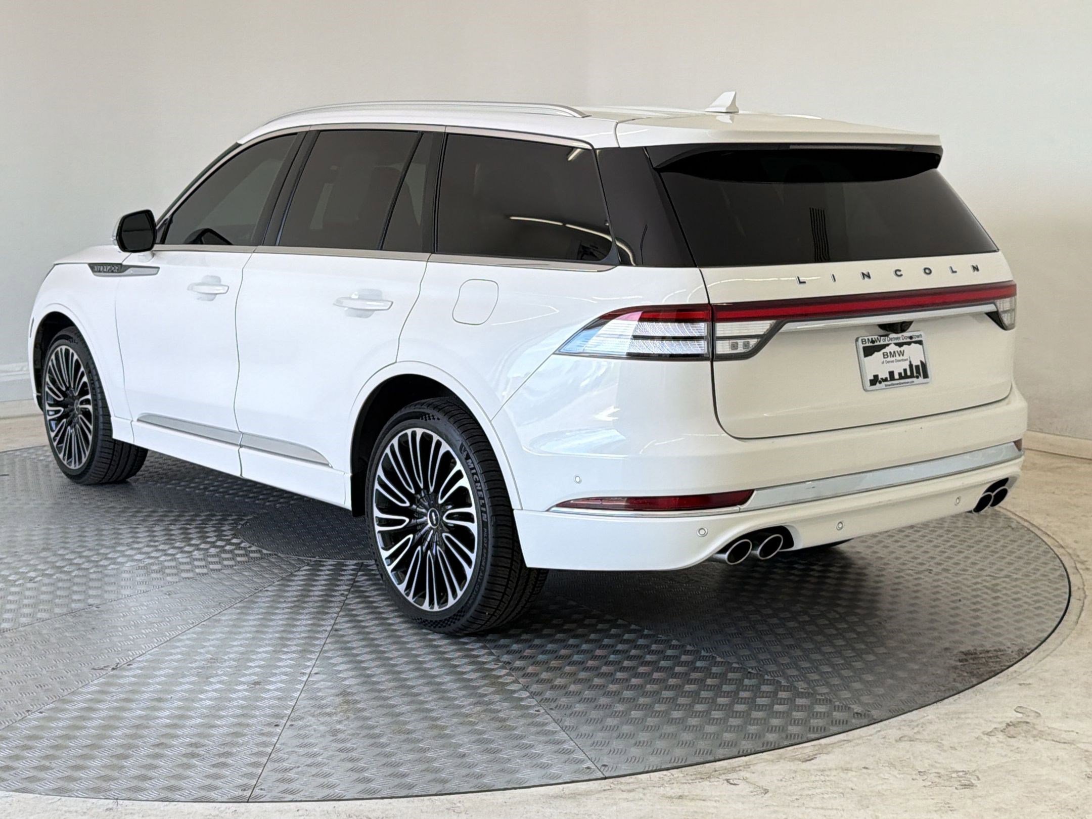 Aviator Black Label SUV