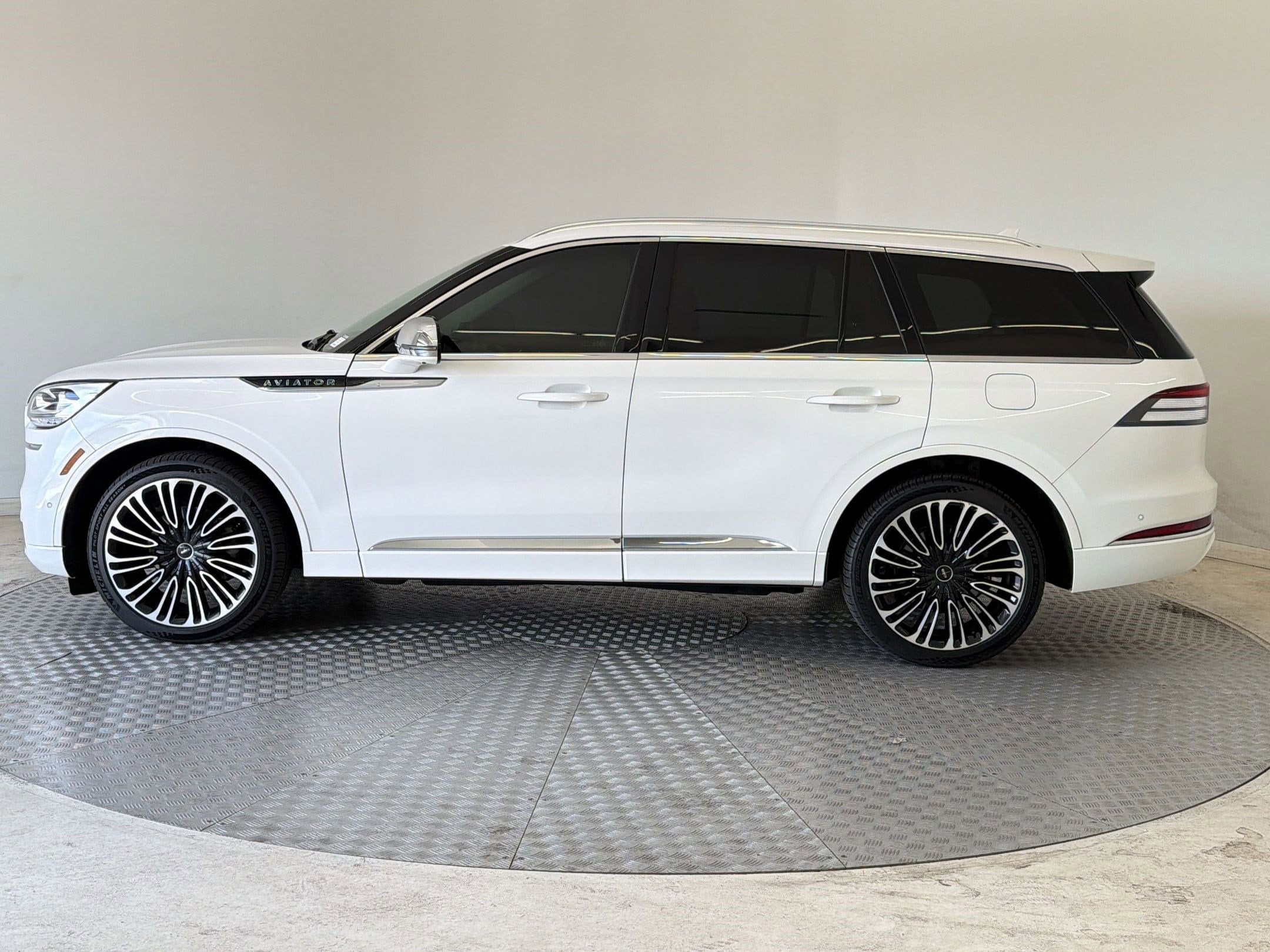Aviator Black Label SUV