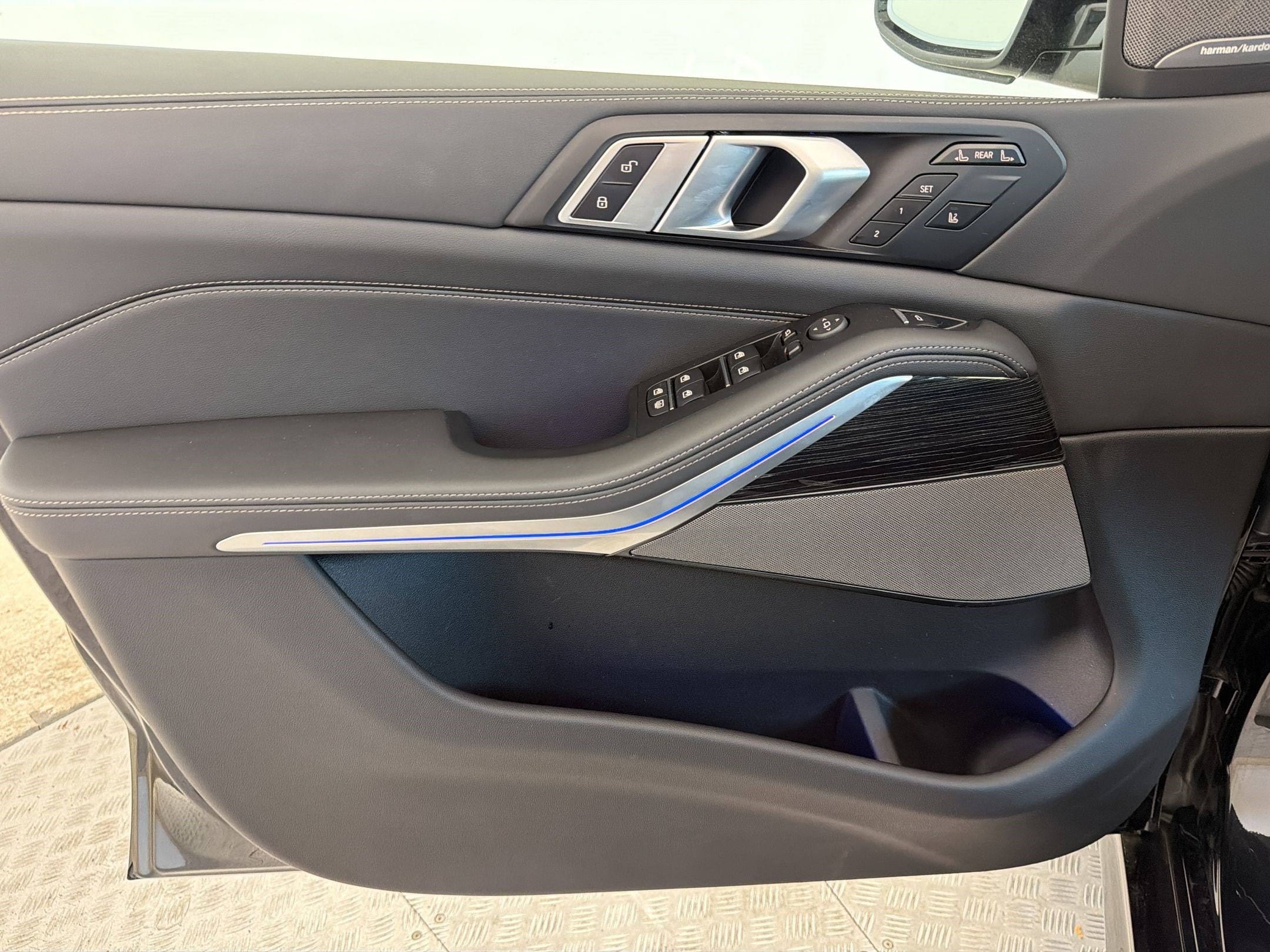 2026 BMW X7 40i - Photo 14