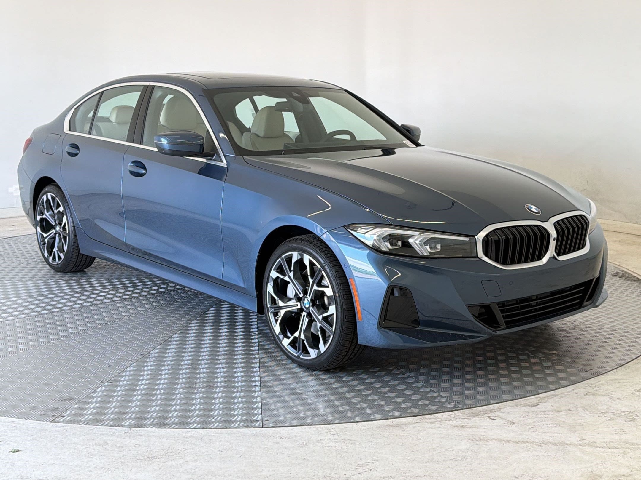 330i XDrive Sedan