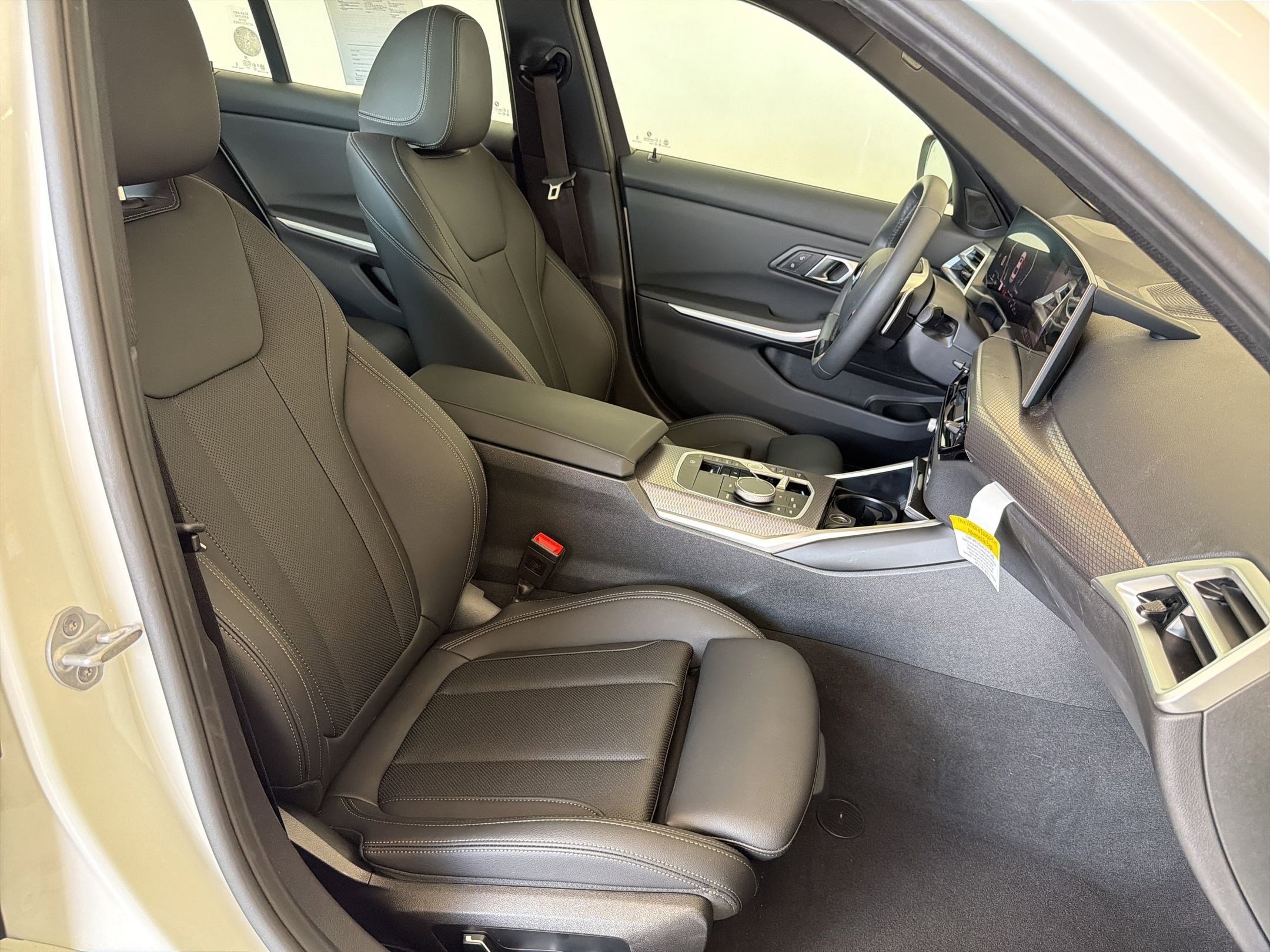 2025 BMW 3 Series 330i - Photo 31