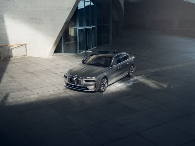BMW i7