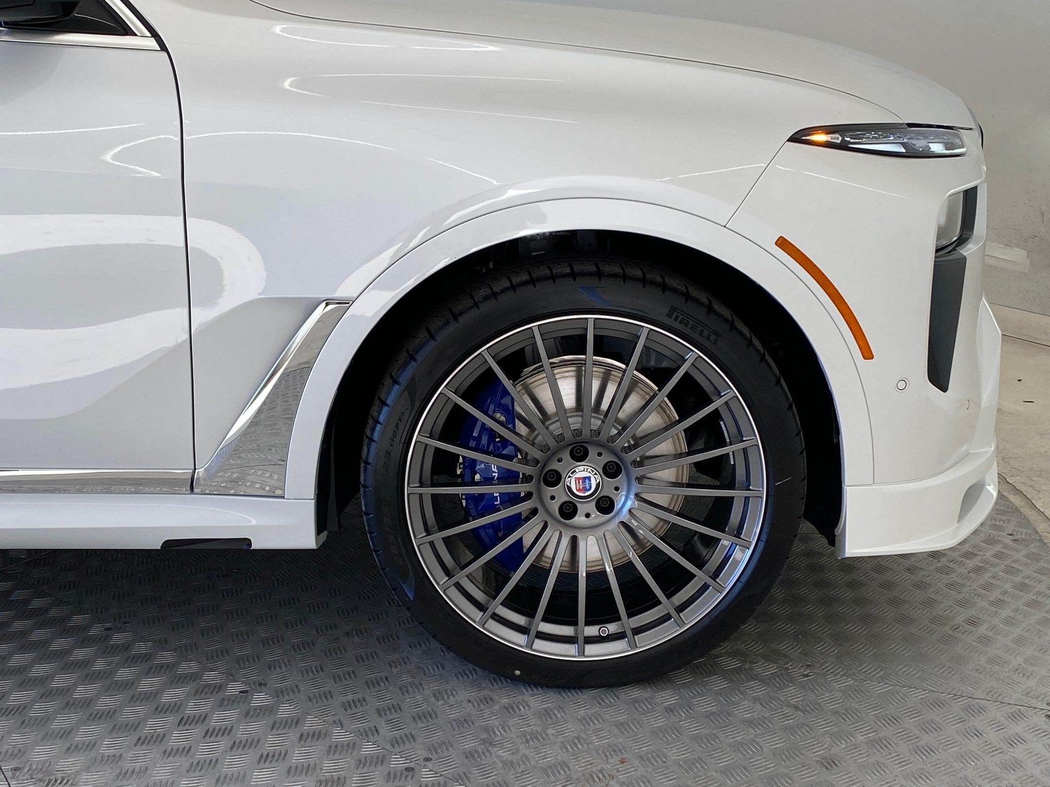 2026 BMW X7 ALPINA XB7 - Photo 11