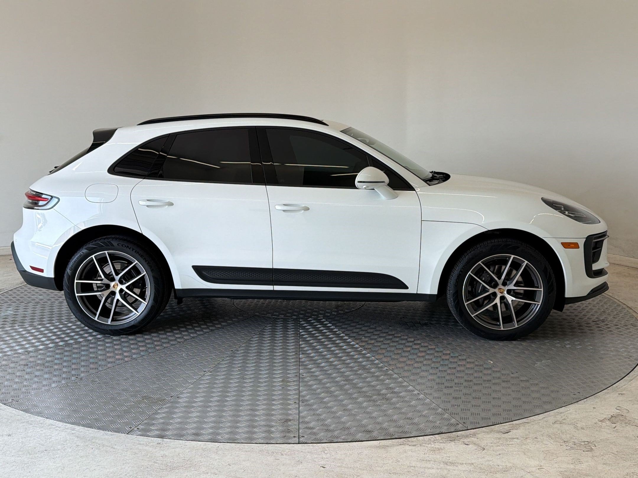 Macan AWD SUV