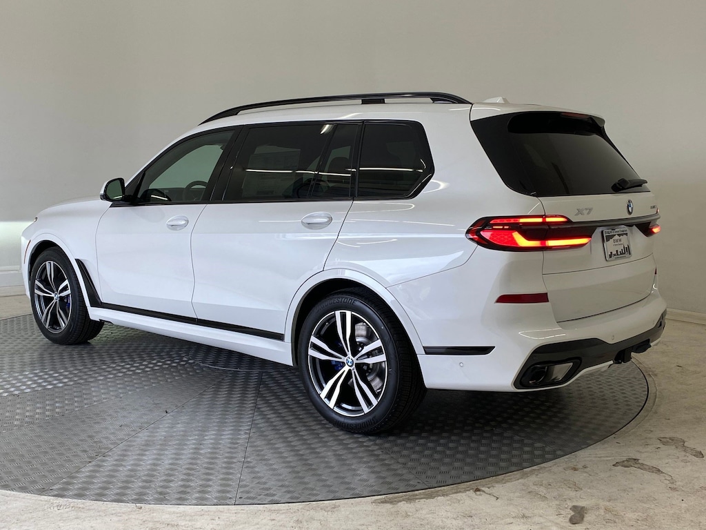 New 2026 BMW X7 xDrive40i SUV