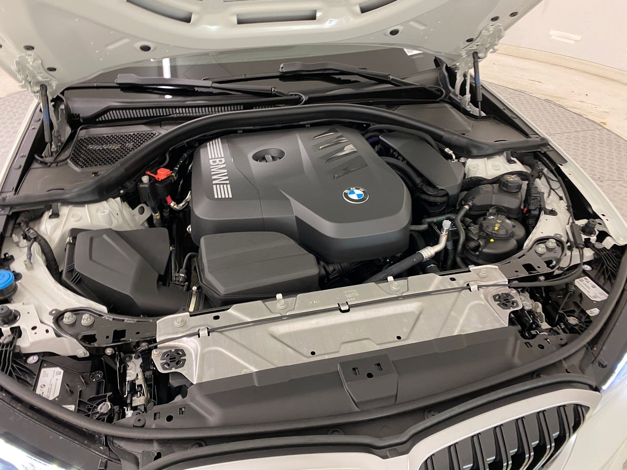 2025 BMW 3 Series 330i - Photo 32