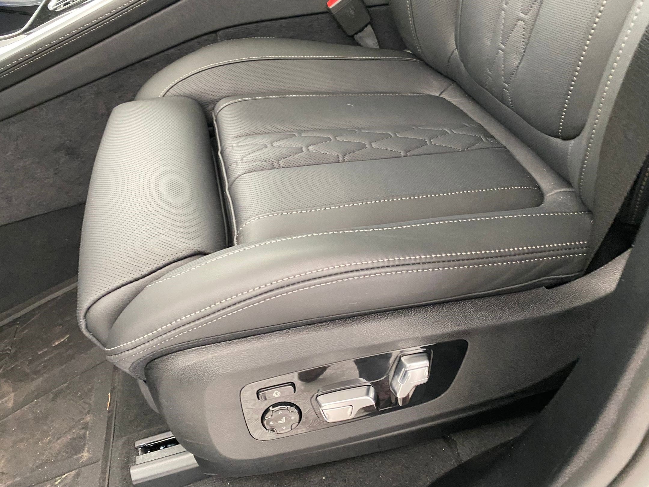 2026 BMW X7 M60i - Photo 13