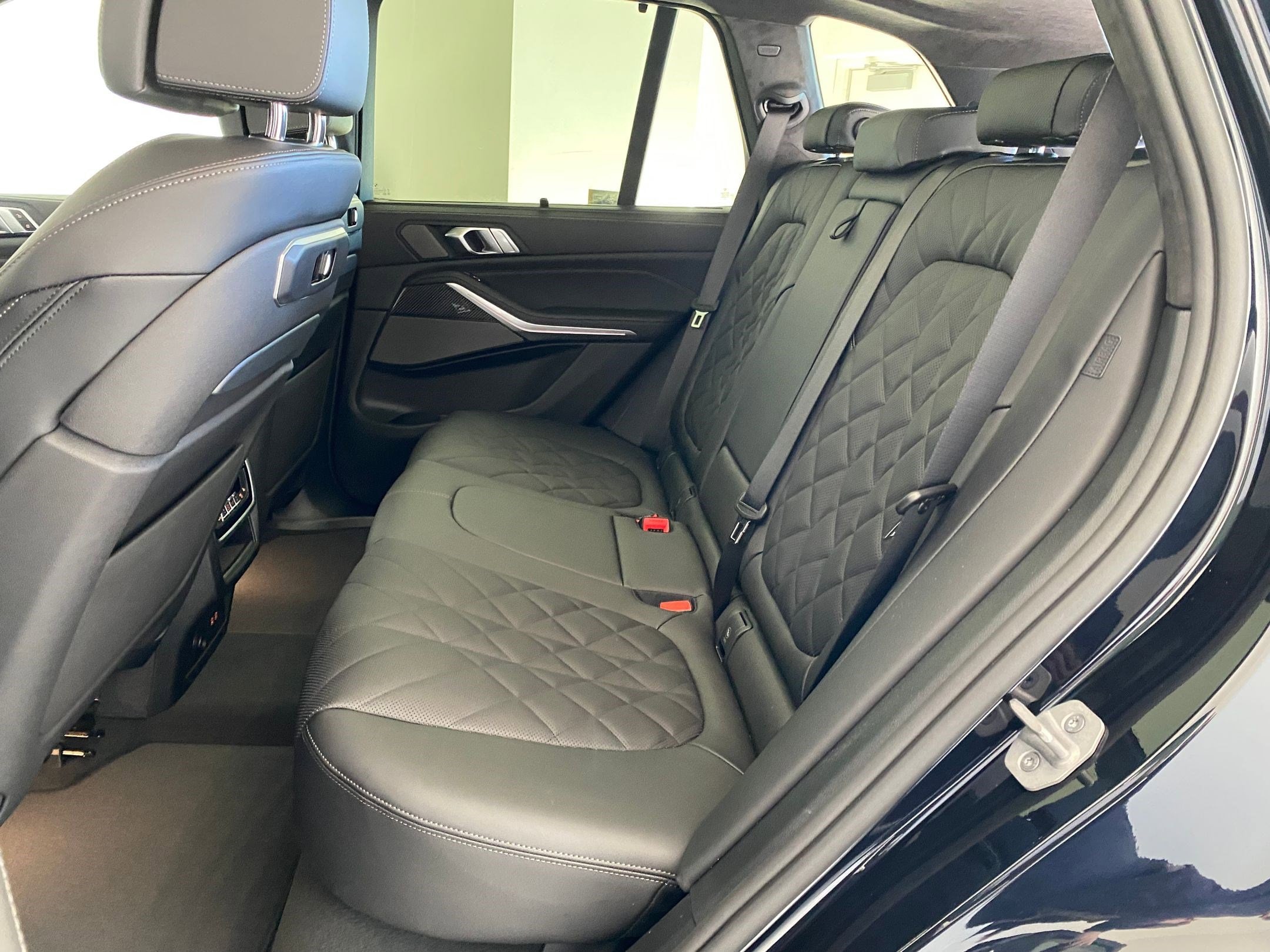 2026 BMW X5 M60i - Photo 13