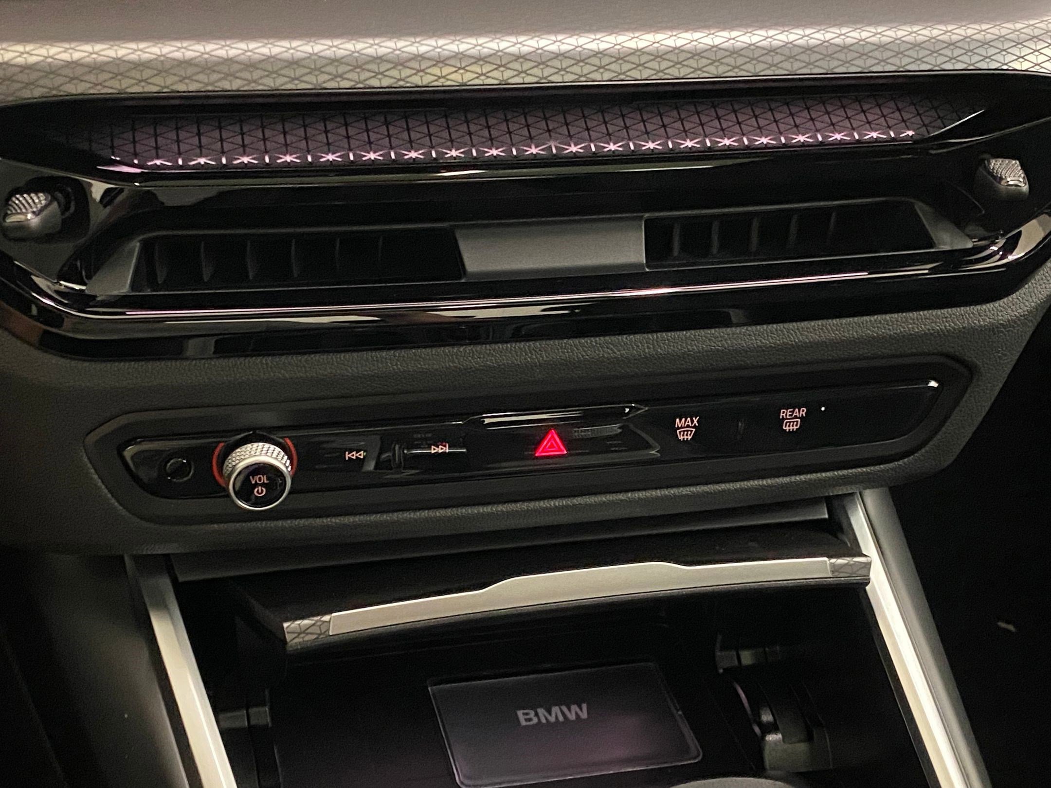 2025 BMW 3 Series 330i - Photo 18