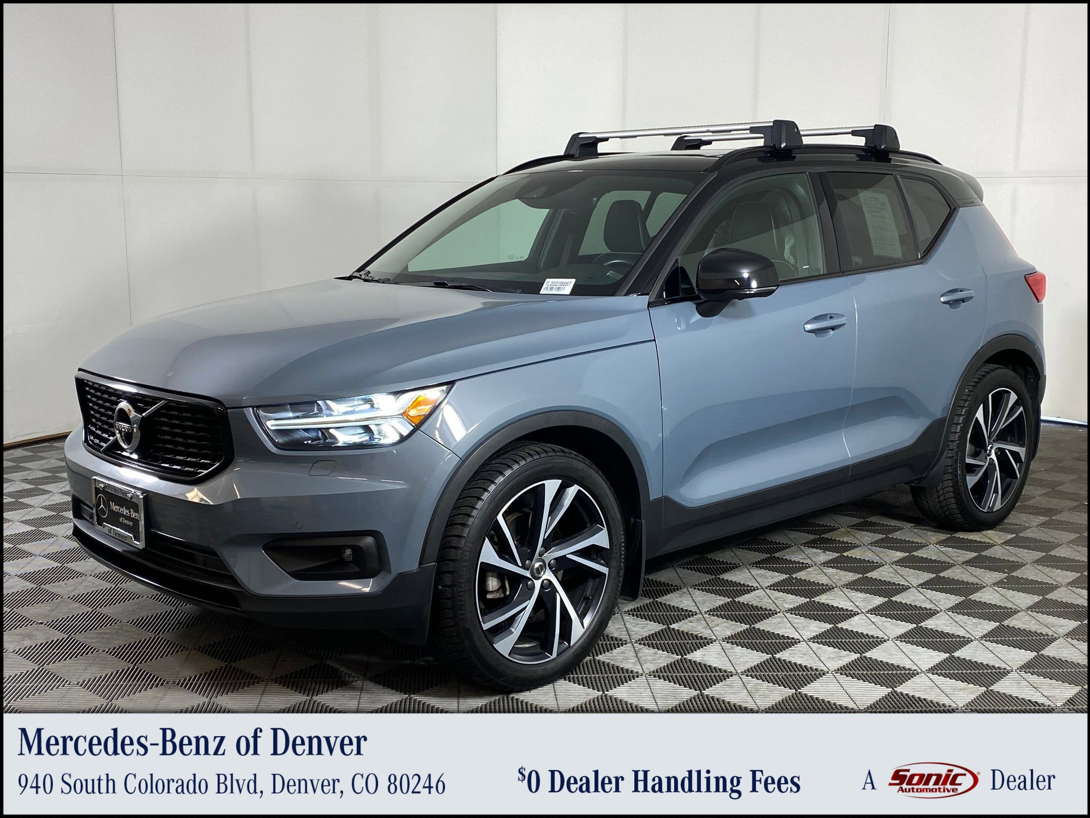 2020 Volvo XC40 R-Design's photo