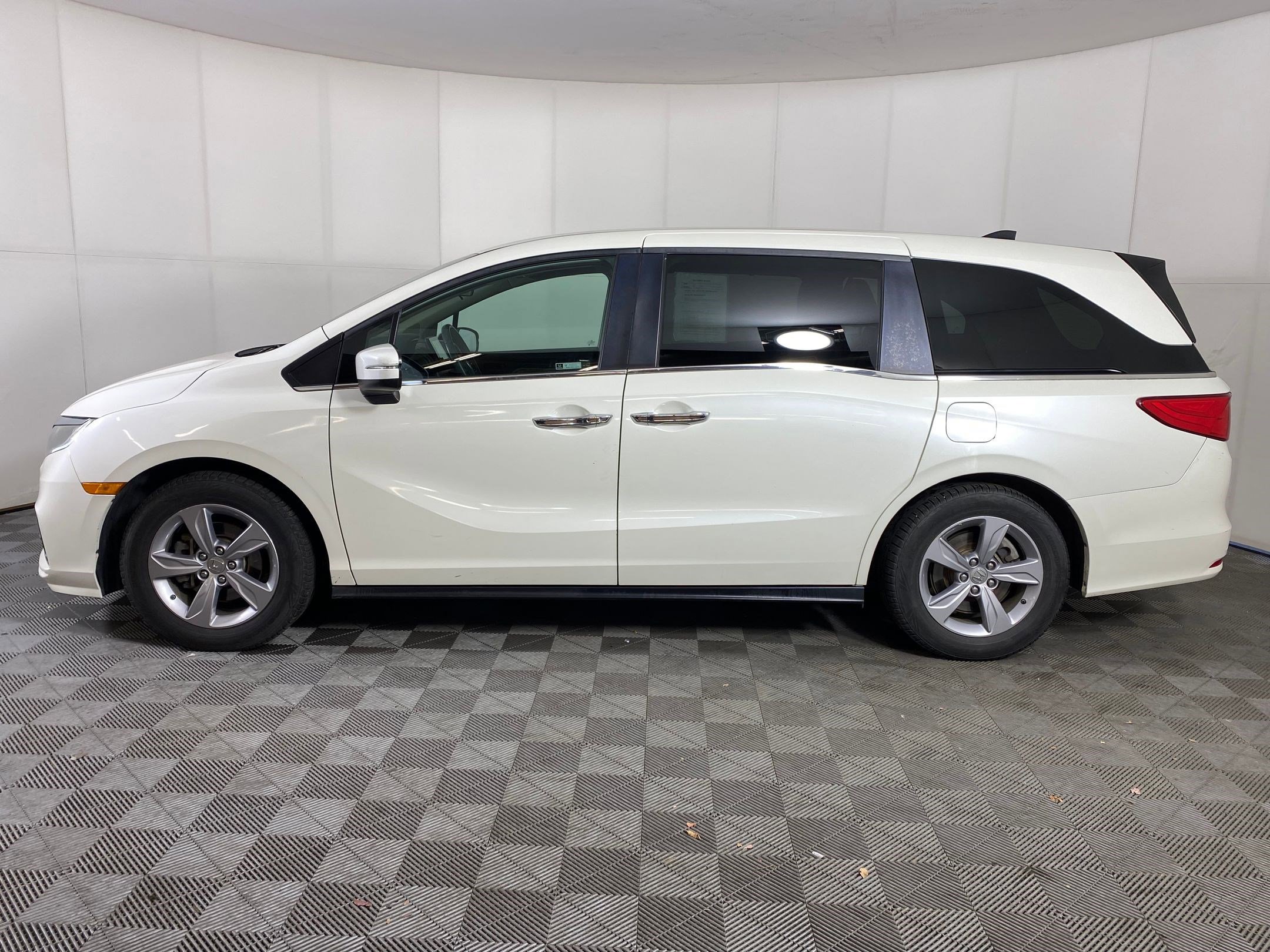 2018 Honda Odyssey EX photo 2