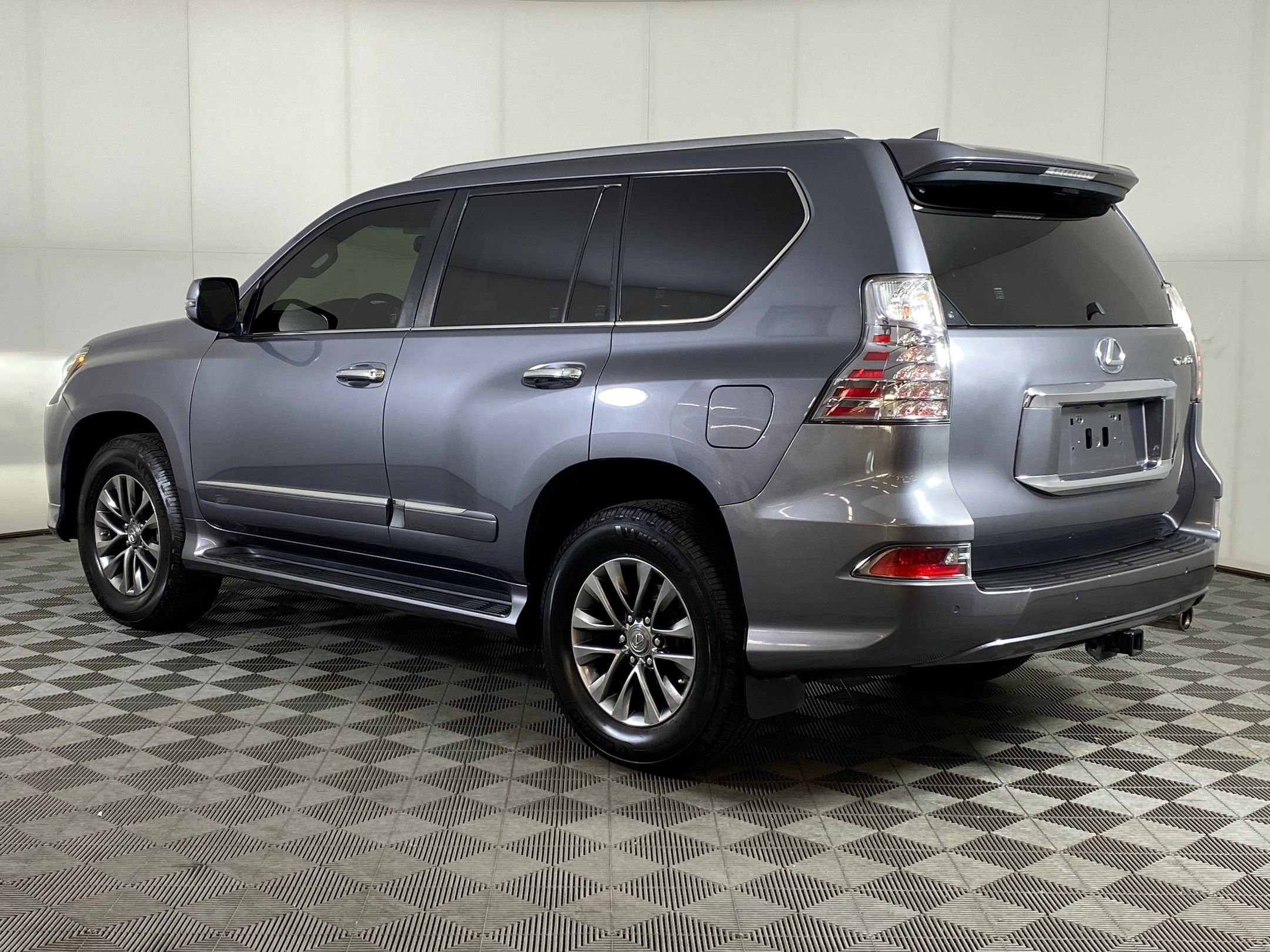 2018 Lexus GX 460 Luxury photo 2