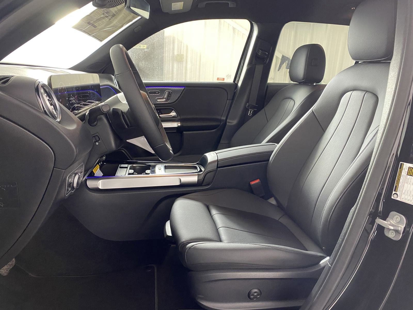 2025 Mercedes Benz GLB 250 4MATIC photo 4