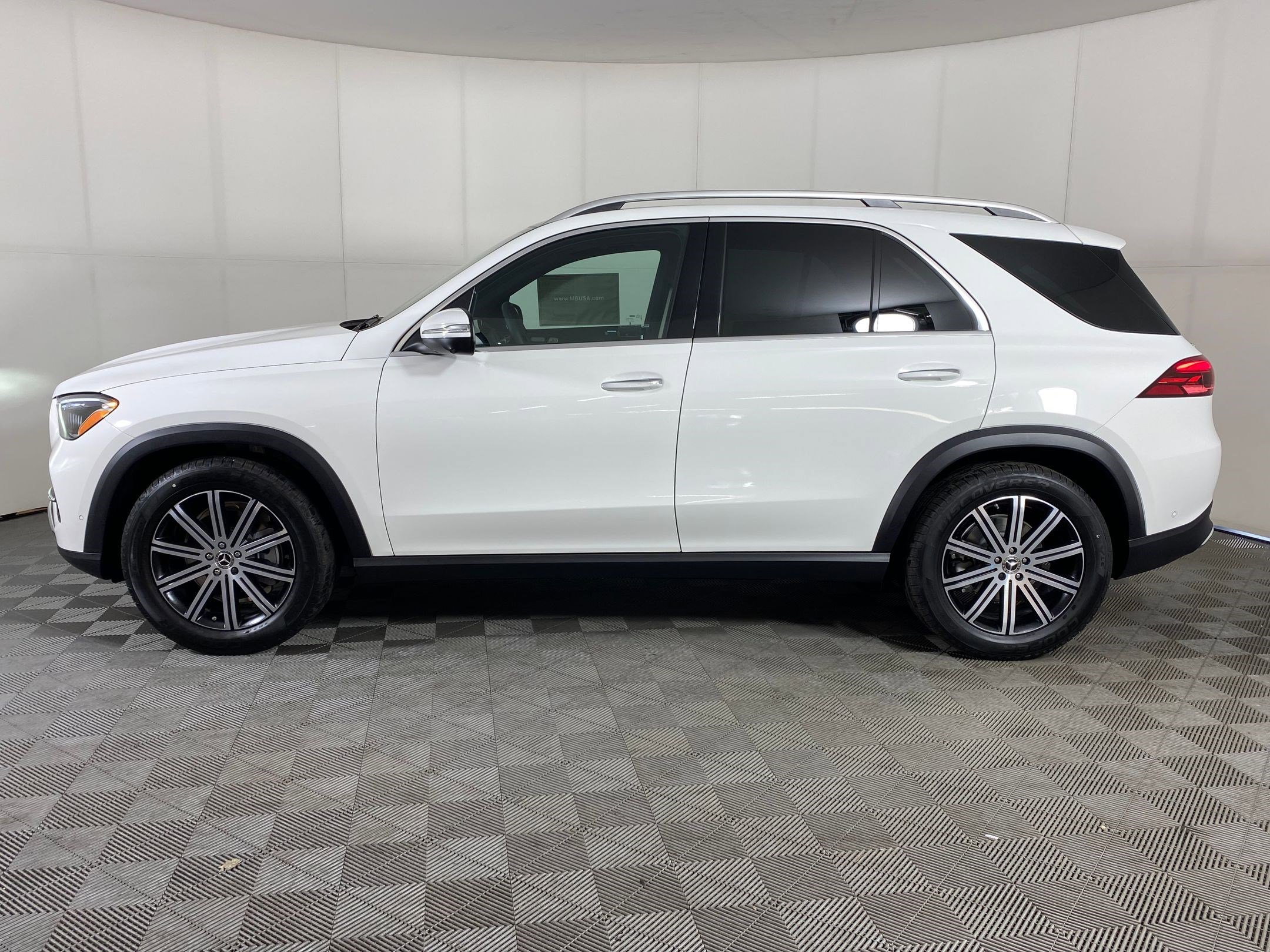 2026 Mercedes Benz GLE 350 4MATIC photo 2
