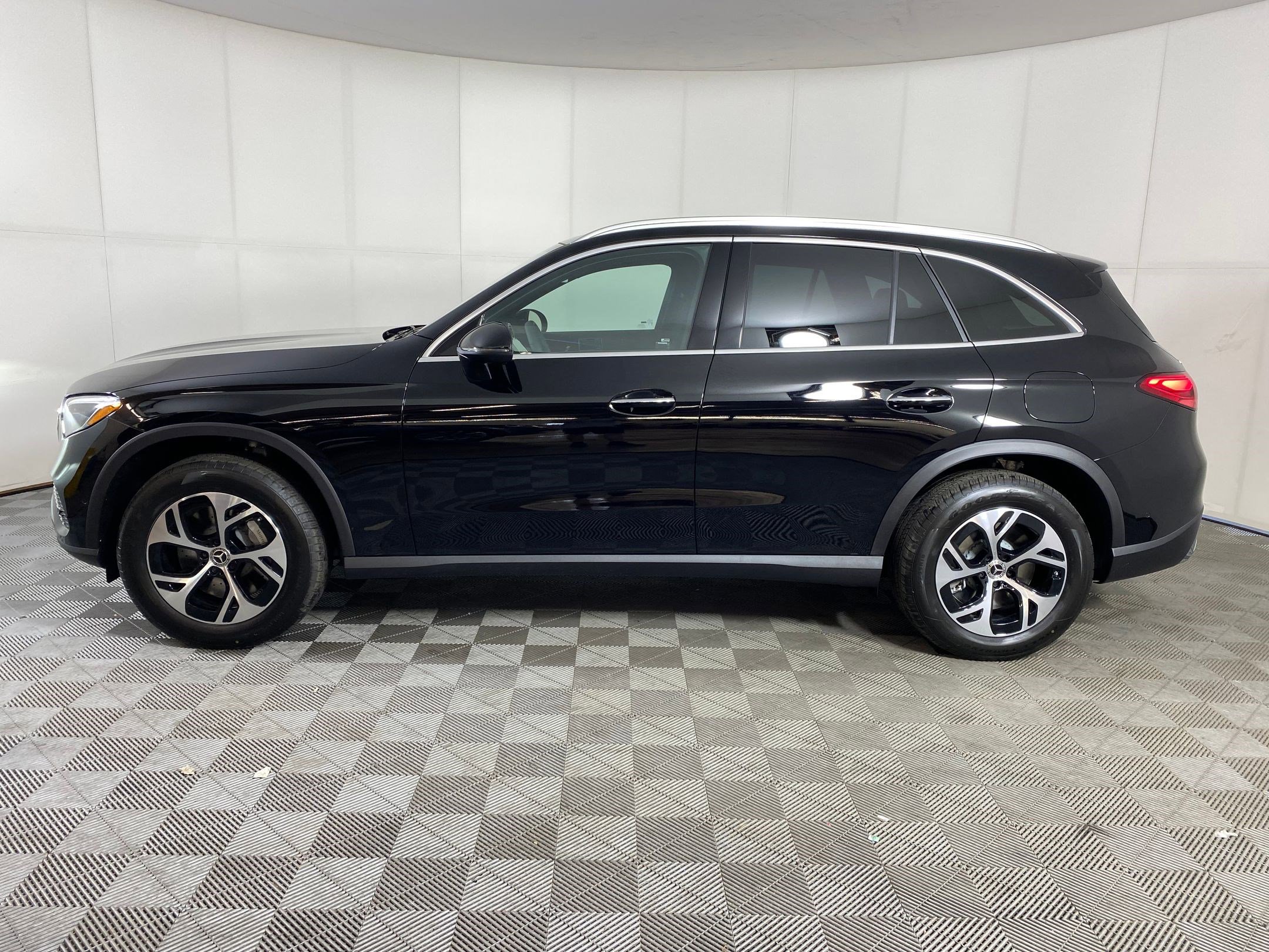 2026 Mercedes Benz GLC 350e 4MATIC photo 2