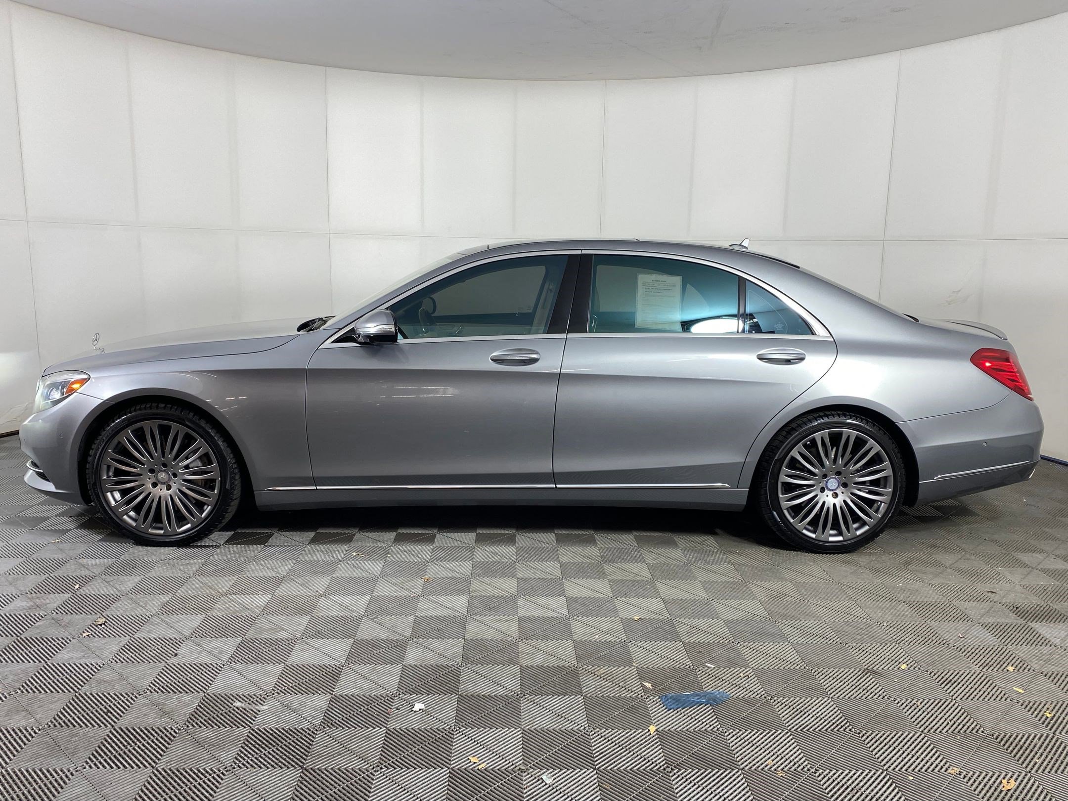2015 Mercedes Benz S 550 photo 2