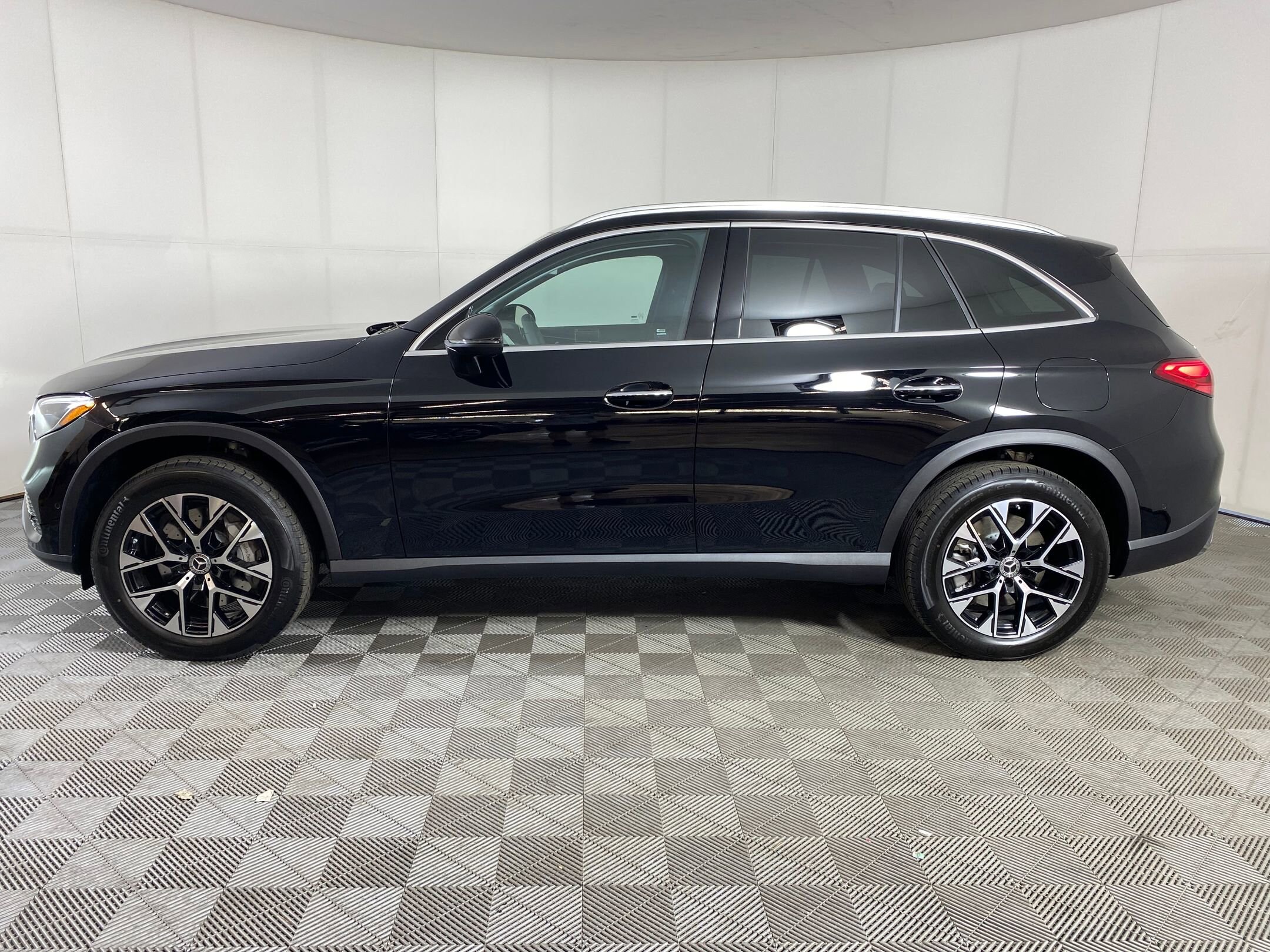 2026 Mercedes Benz GLC 350e 4MATIC photo 2