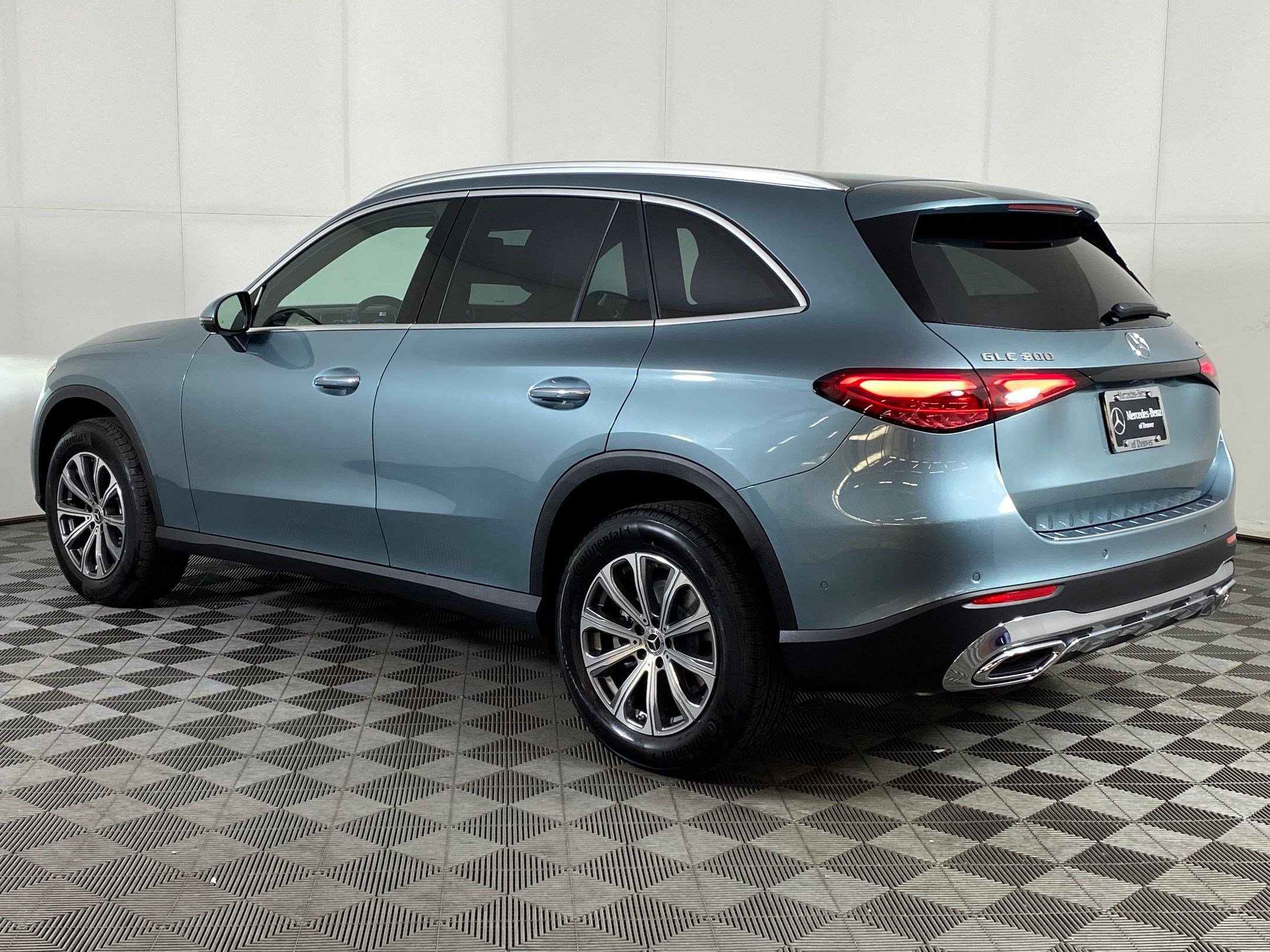 2026 Mercedes Benz GLC 300 4MATIC photo 3