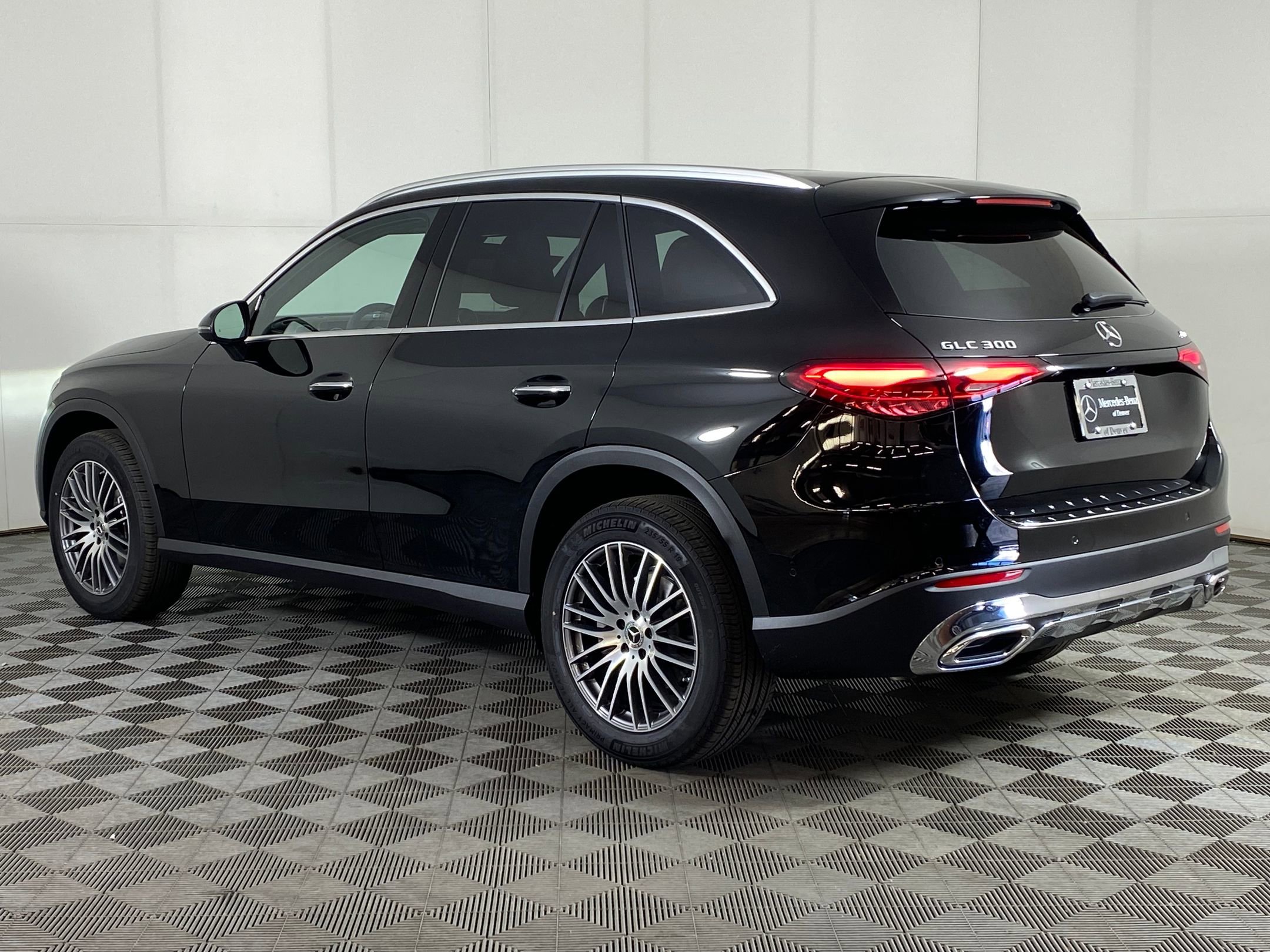 2026 Mercedes Benz GLC 300 4MATIC photo 3