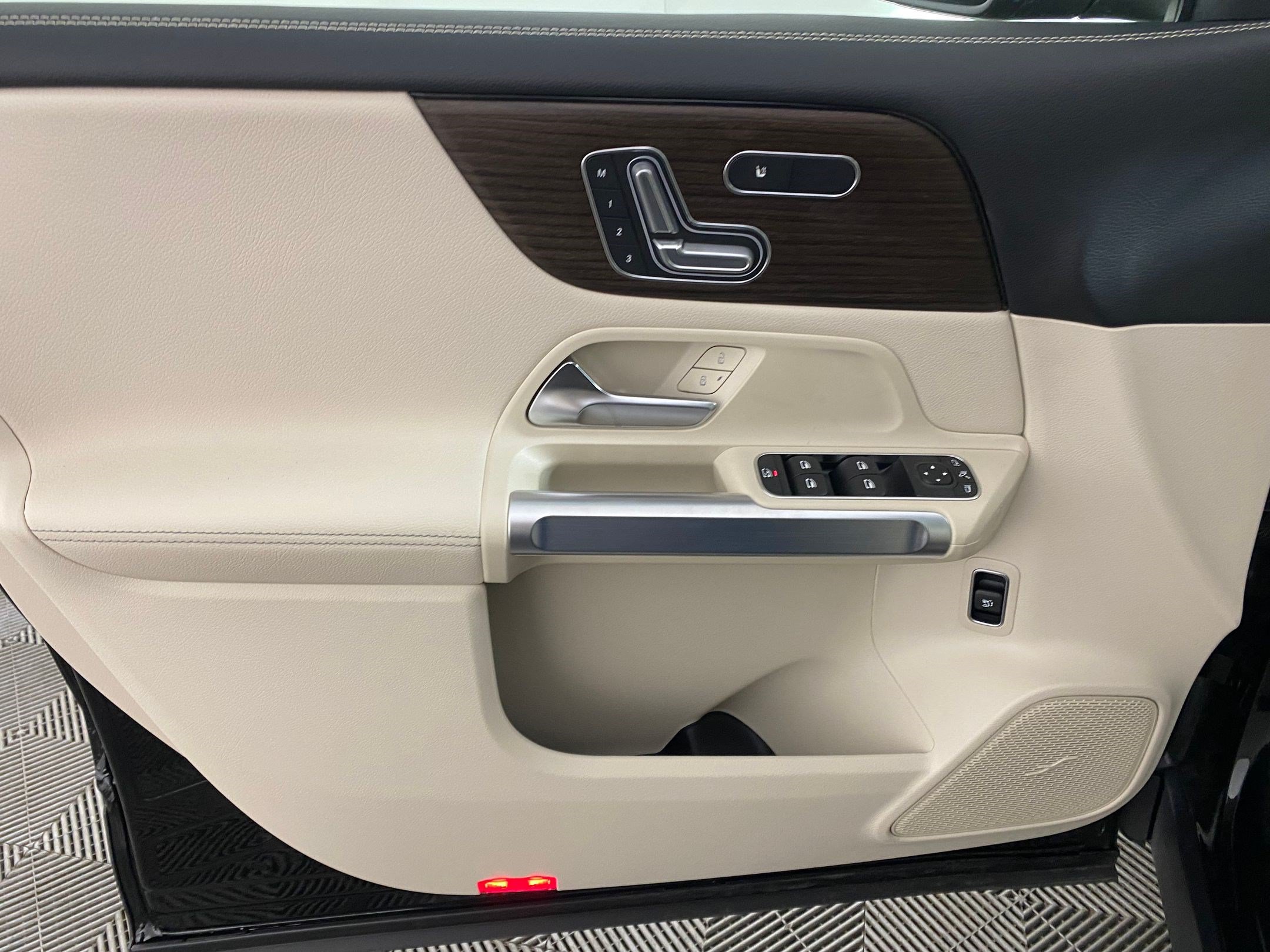 2026 Mercedes-Benz GLB GLB 250 - Photo 11