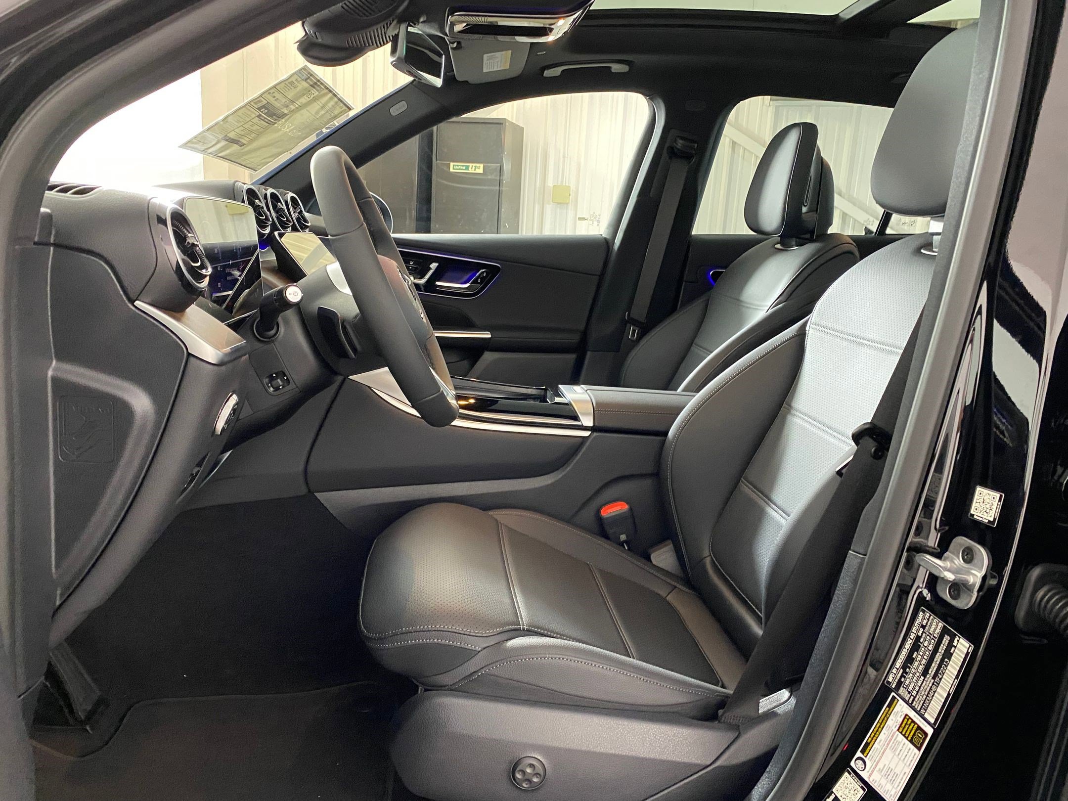 2026 Mercedes Benz GLC 300 4MATIC photo 4