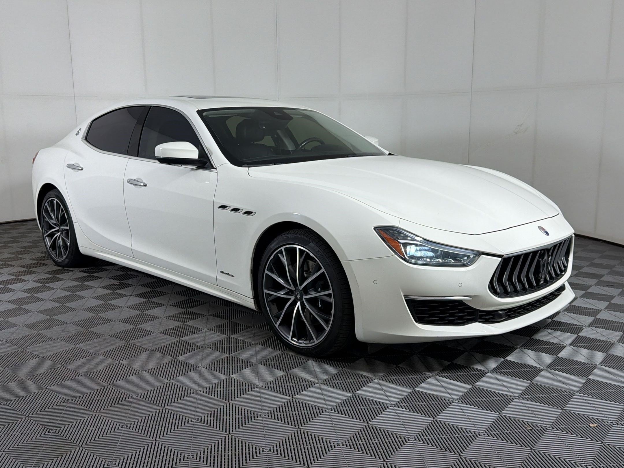 Ghibli S Q4 GranLusso 4dr Car