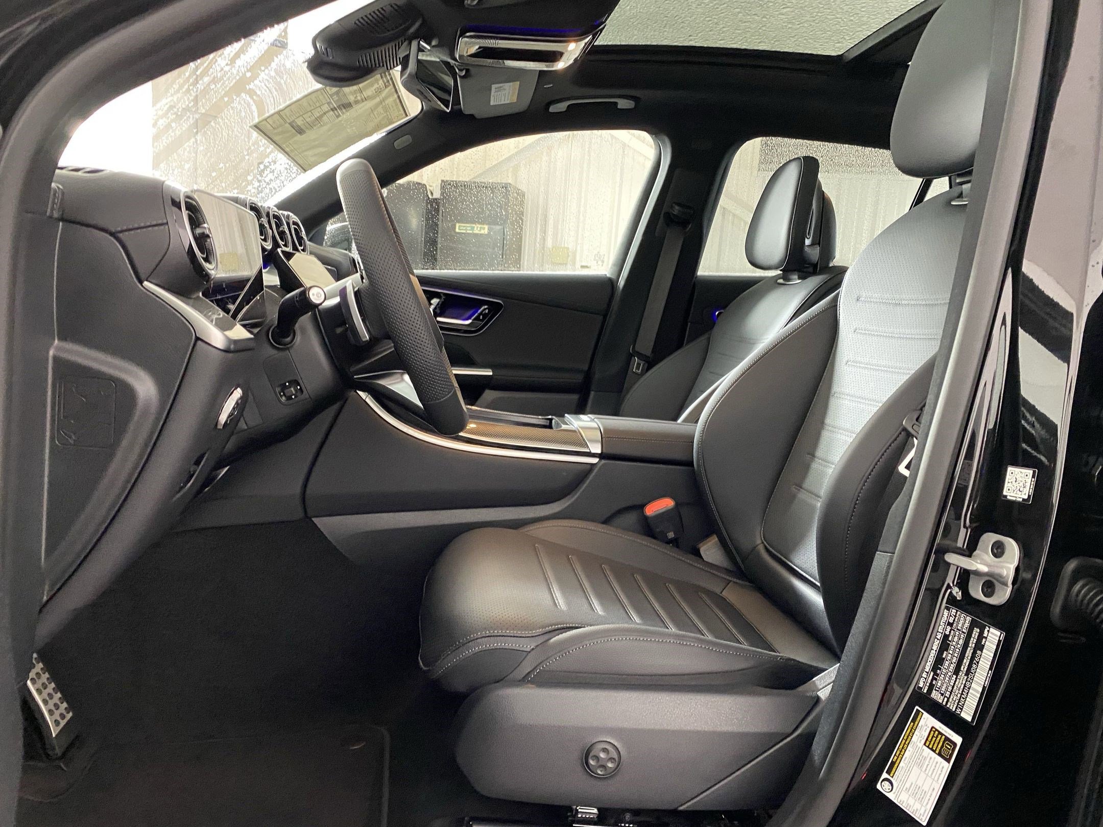 2025 Mercedes Benz GLC 300 4MATIC photo 4