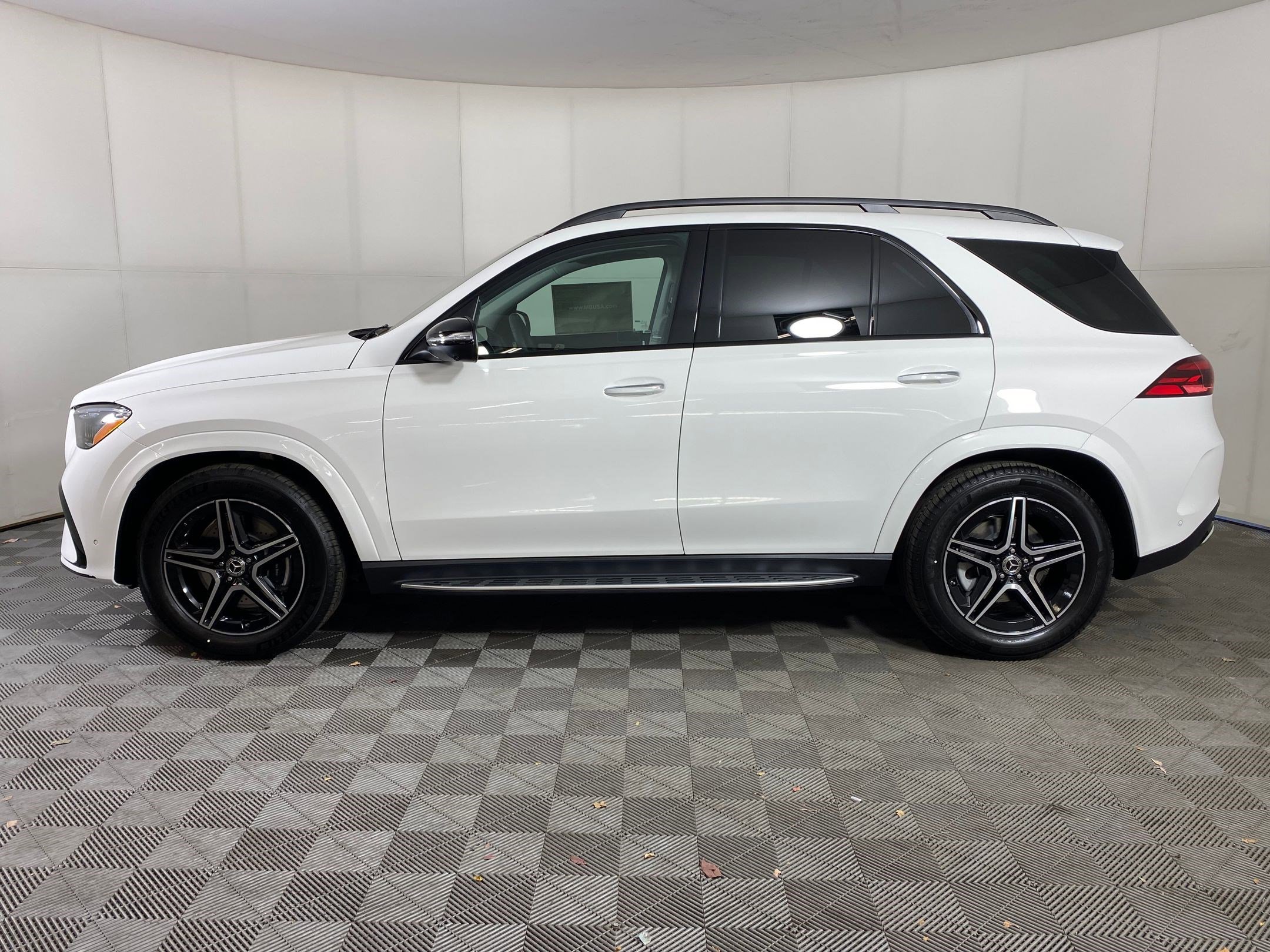 2026 Mercedes Benz GLE 350 4MATIC photo 2