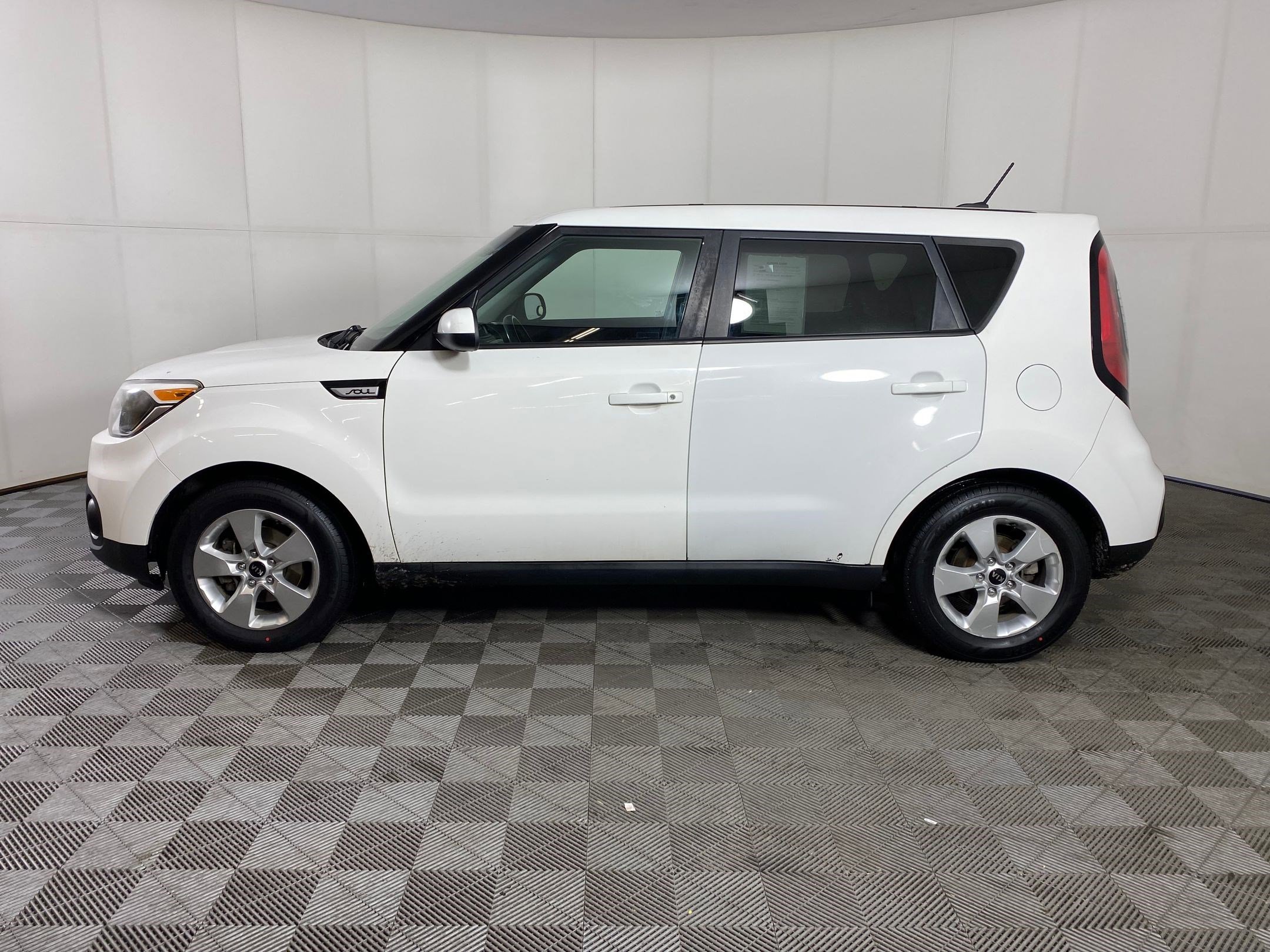 Used 2018 Kia Soul Base with VIN KNDJN2A24J7569959 for sale in Denver, CO