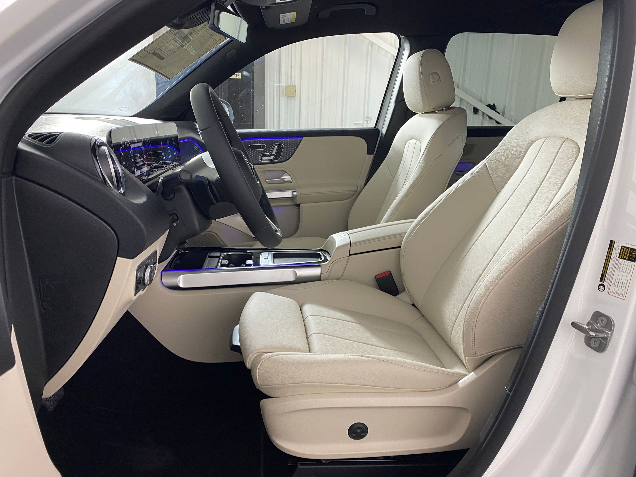 2025 Mercedes Benz GLB 250 4MATIC photo 4